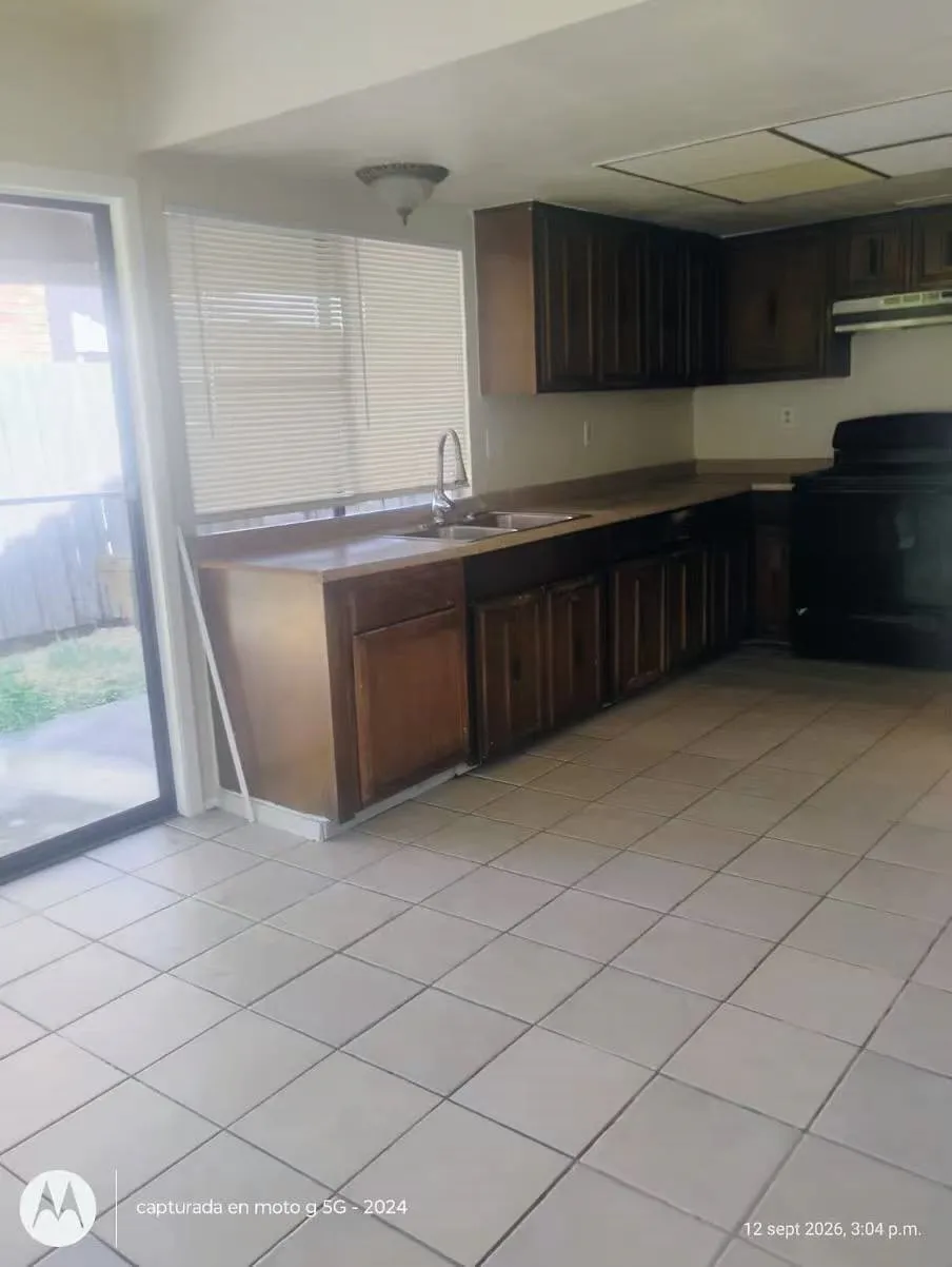 Single Family Residence For Rent in Denton County , 2901 Colonial Drive, Carrollton, Texas 75007, 4 Bedroom, 2 Bathroom, 2 Garage spaces, 1,585 Sqft, built in 1973, mls#21388077, Real Estate Agent in Carrollton, Homes For Rent in Denton county, Homes For Rent in Carrollton, Realtor in Carrollton Texas, Real Estate Brokerage Independent Realty Texas, Luminita Cordes Realtor