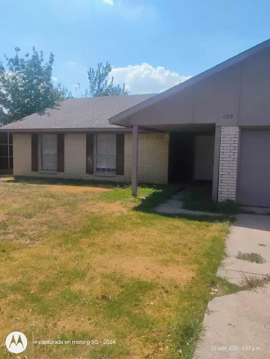 Single Family Residence For Rent in Denton County , 2901 Colonial Drive, Carrollton, Texas 75007, 4 Bedroom, 2 Bathroom, 2 Garage spaces, 1,585 Sqft, built in 1973, mls#21388077, Real Estate Agent in Carrollton, Homes For Rent in Denton county, Homes For Rent in Carrollton, Realtor in Carrollton Texas, Real Estate Brokerage Independent Realty Texas, Luminita Cordes Realtor