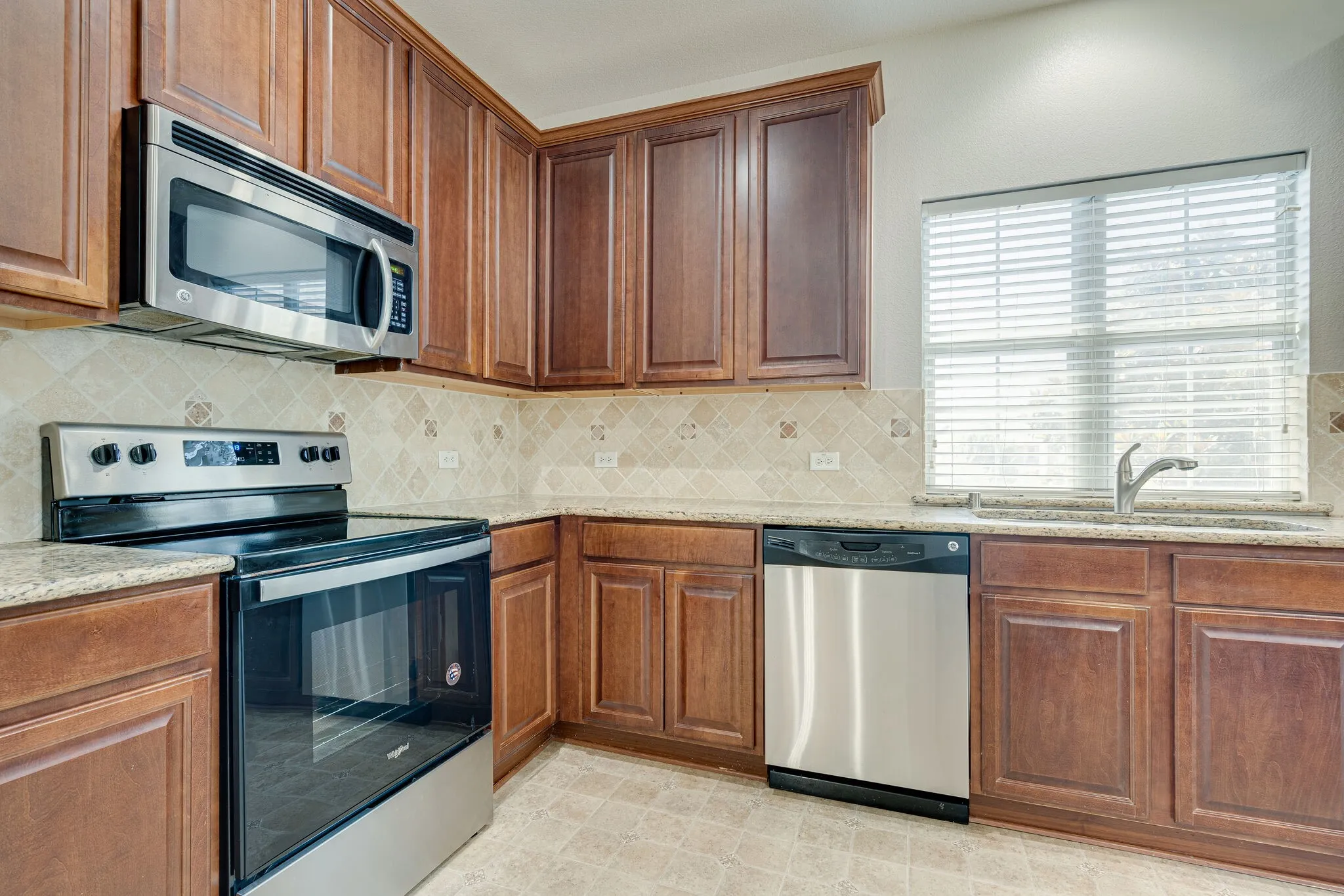 Townhouse For Rent in Dallas County , 4016 Rome Court, Irving, Texas 75038, 4 Bedroom, 2 Bathroom, 2 Garage spaces, 2,160 Sqft, built in 2007, mls#21388084, Real Estate Agent in Irving, Homes For Rent in Dallas county, Homes For Rent in Irving, Realtor in Irving Texas, Real Estate Brokerage Independent Realty Texas, Luminita Cordes Realtor