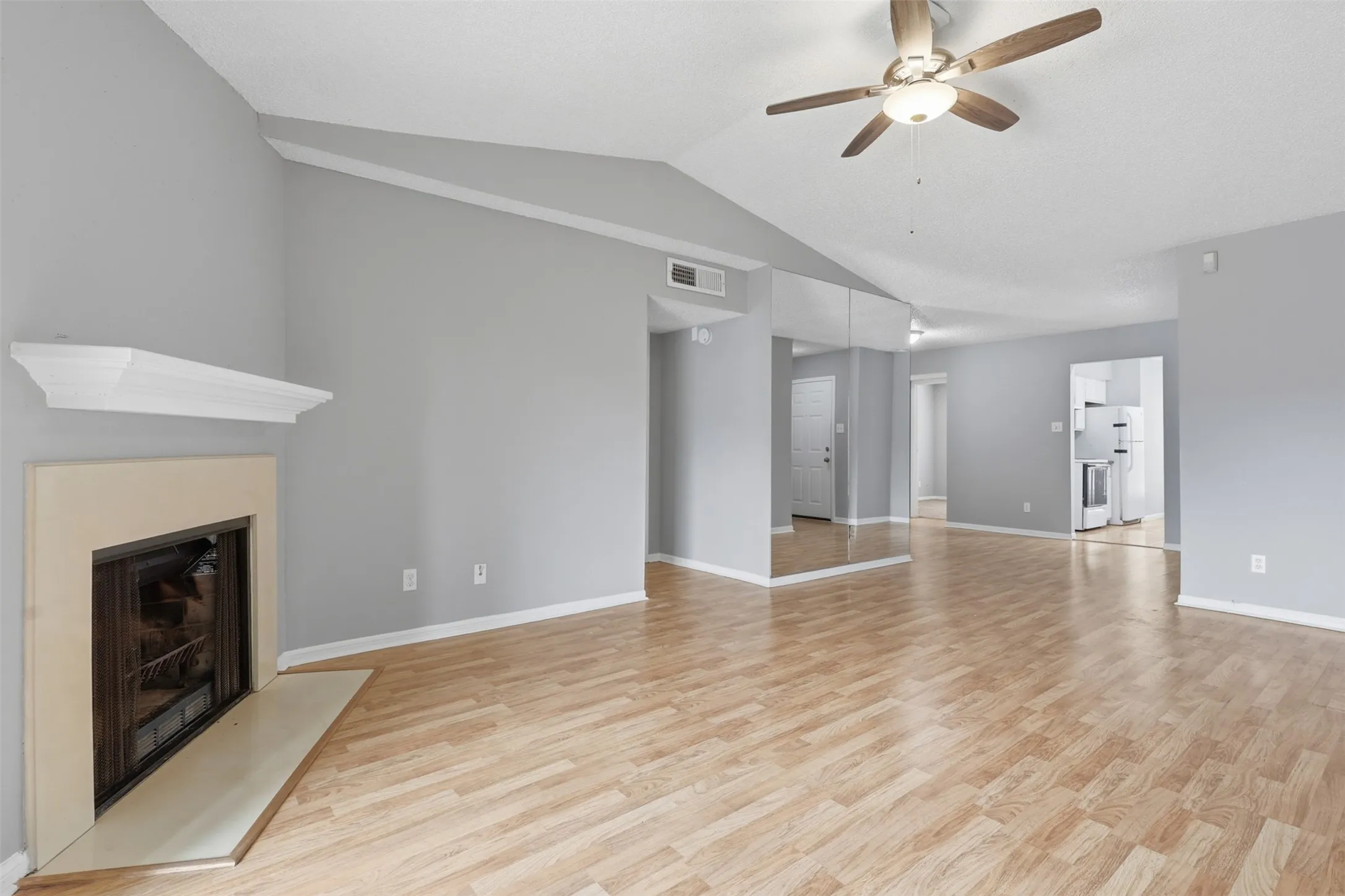 Condominium For Rent in Harris County , 2120 El Paseo Street 206, Houston, Texas 77054, 2 Bedroom, 2 Bathroom, Garage spaces, 1,140 Sqft, built in 1980, mls#21386688, Real Estate Agent in Houston, Homes For Rent in Harris county, Homes For Rent in Houston, Realtor in Houston Texas, Real Estate Brokerage Independent Realty Texas, Luminita Cordes Realtor