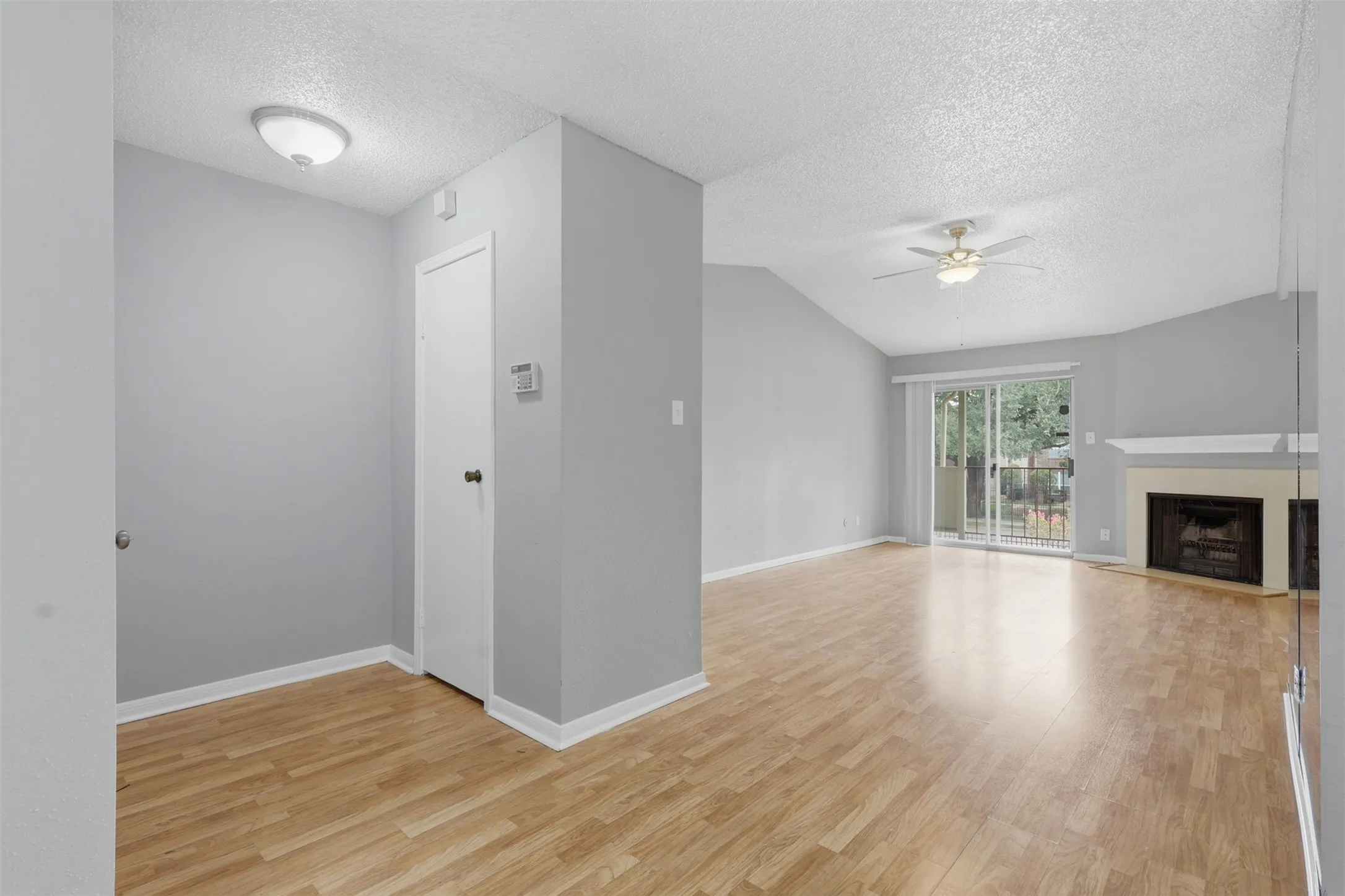 Condominium For Rent in Harris County , 2120 El Paseo Street 206, Houston, Texas 77054, 2 Bedroom, 2 Bathroom, Garage spaces, 1,140 Sqft, built in 1980, mls#21386688, Real Estate Agent in Houston, Homes For Rent in Harris county, Homes For Rent in Houston, Realtor in Houston Texas, Real Estate Brokerage Independent Realty Texas, Luminita Cordes Realtor