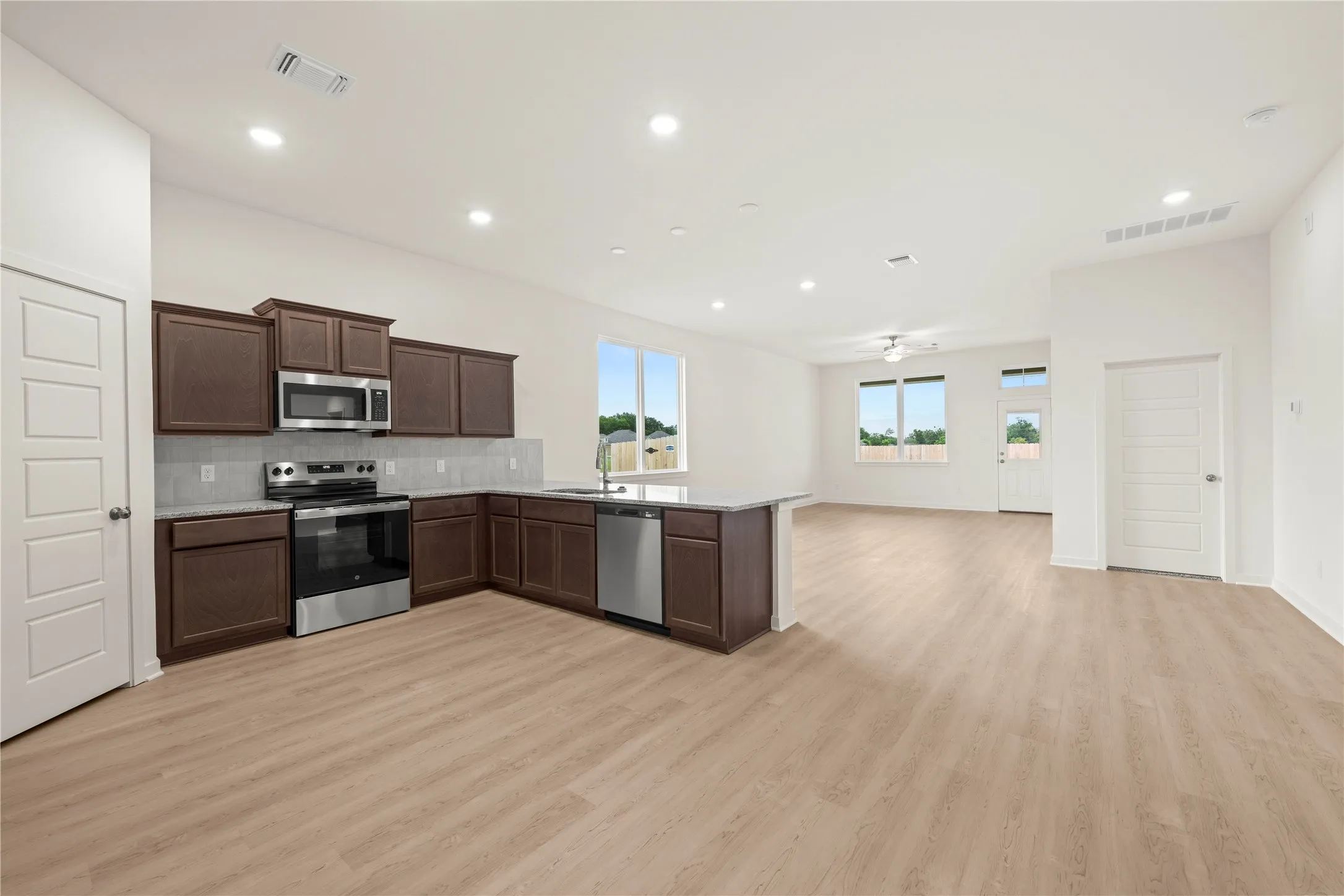 Single Family Residence For Sale in Mc Lennan County , 106 Jenjira Way, Mc Gregor, Texas 76657, 4 Bedroom, 3 Bathroom, 2 Garage spaces, 2,035 Sqft, built in 2026, mls#21388070, Real Estate Agent in Mc Gregor, Homes For Sale in Mc Lennan county, Homes For Sale in Mc Gregor, Realtor in Mc Gregor Texas, Real Estate Brokerage Independent Realty Texas, Luminita Cordes Realtor
