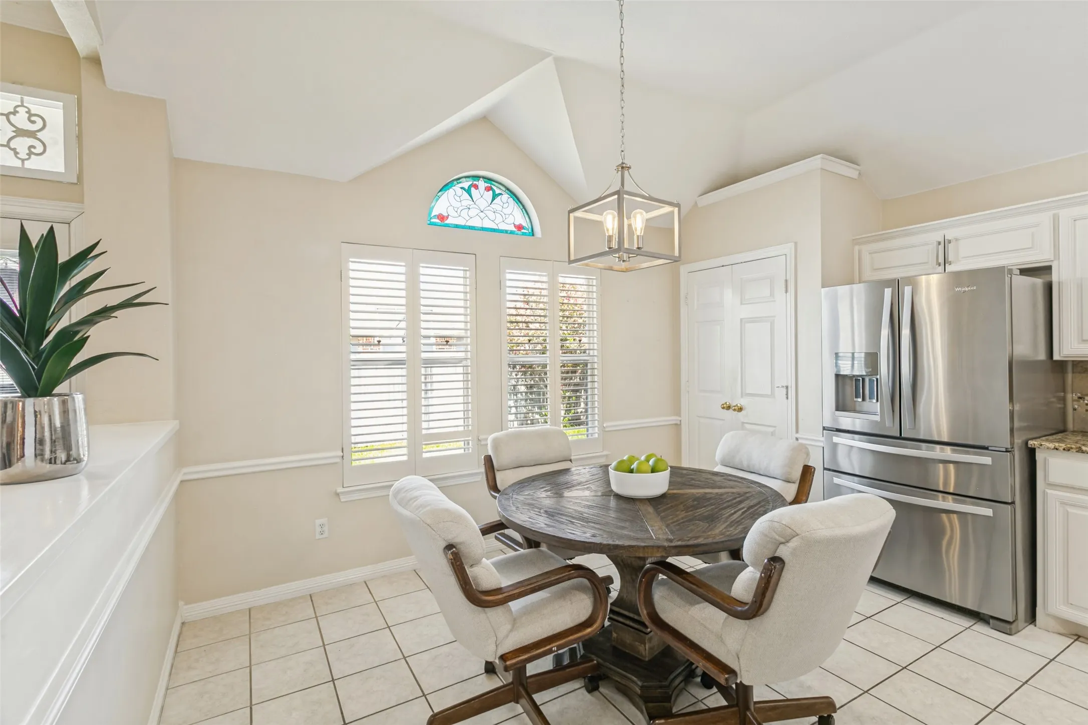 Single Family Residence For Sale in Tarrant County , 2605 Bent Tree Drive, Hurst, Texas 76054, 3 Bedroom, 2 Bathroom, 2 Garage spaces, 2,313 Sqft, built in 1993, mls#21384773, Real Estate Agent in Hurst, Homes For Sale in Tarrant county, Homes For Sale in Hurst, Realtor in Hurst Texas, Real Estate Brokerage Independent Realty Texas, Luminita Cordes Realtor