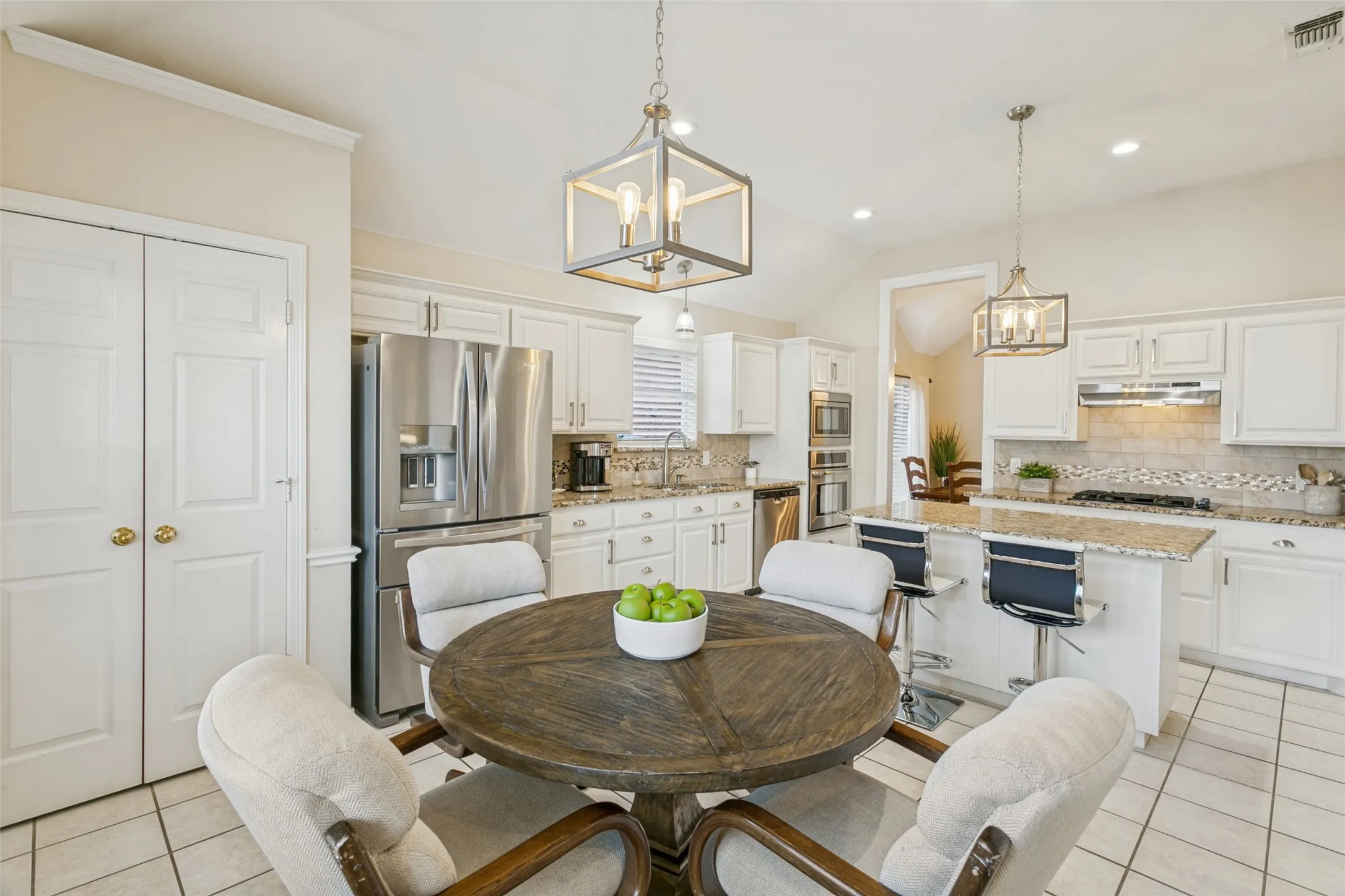 Single Family Residence For Sale in Tarrant County , 2605 Bent Tree Drive, Hurst, Texas 76054, 3 Bedroom, 2 Bathroom, 2 Garage spaces, 2,313 Sqft, built in 1993, mls#21384773, Real Estate Agent in Hurst, Homes For Sale in Tarrant county, Homes For Sale in Hurst, Realtor in Hurst Texas, Real Estate Brokerage Independent Realty Texas, Luminita Cordes Realtor