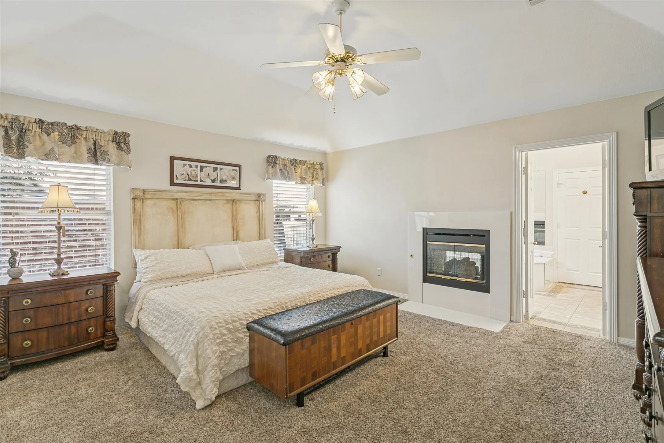 Single Family Residence For Sale in Tarrant County , 2605 Bent Tree Drive, Hurst, Texas 76054, 3 Bedroom, 2 Bathroom, 2 Garage spaces, 2,313 Sqft, built in 1993, mls#21384773, Real Estate Agent in Hurst, Homes For Sale in Tarrant county, Homes For Sale in Hurst, Realtor in Hurst Texas, Real Estate Brokerage Independent Realty Texas, Luminita Cordes Realtor