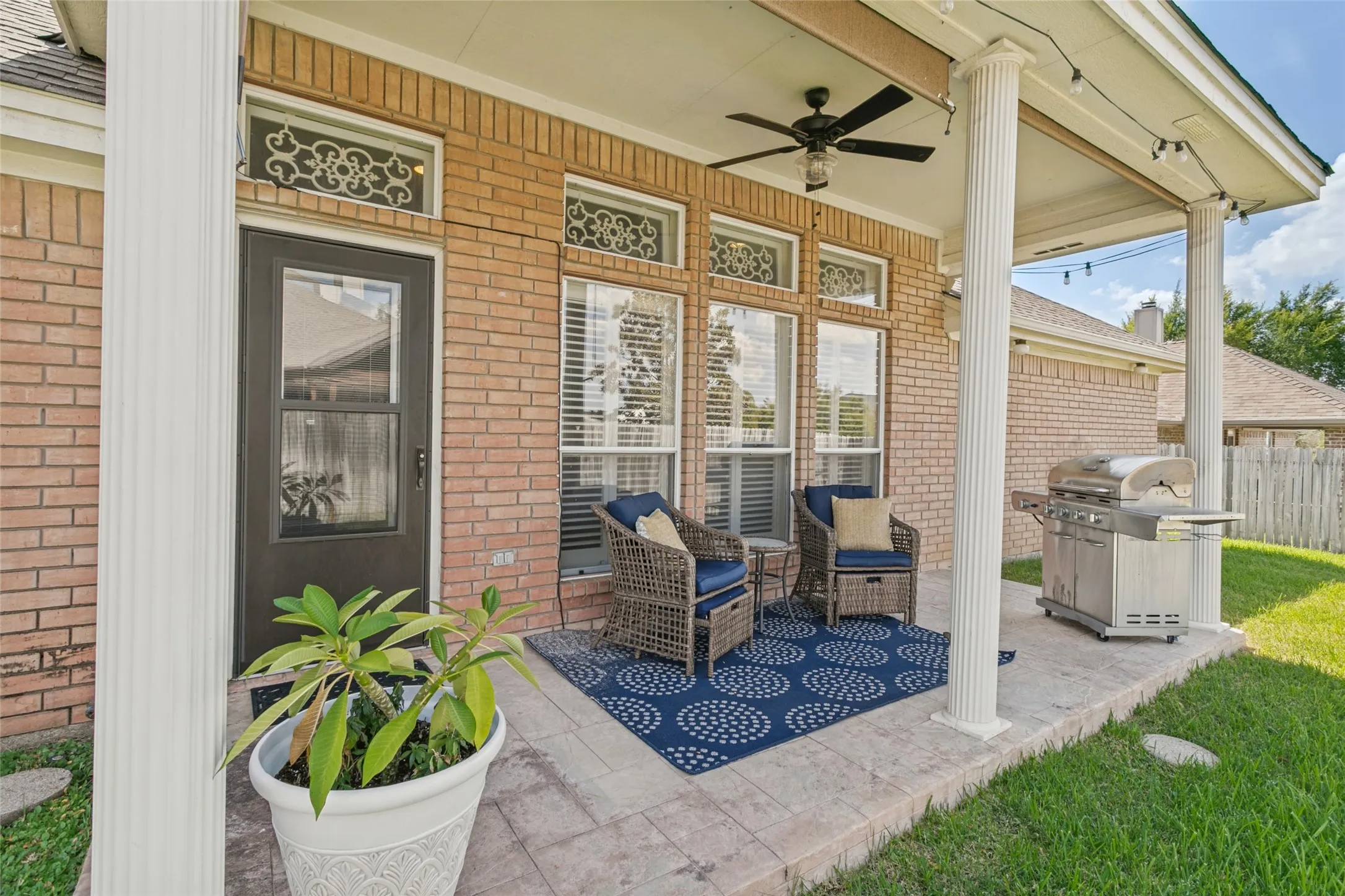 Single Family Residence For Sale in Tarrant County , 2605 Bent Tree Drive, Hurst, Texas 76054, 3 Bedroom, 2 Bathroom, 2 Garage spaces, 2,313 Sqft, built in 1993, mls#21384773, Real Estate Agent in Hurst, Homes For Sale in Tarrant county, Homes For Sale in Hurst, Realtor in Hurst Texas, Real Estate Brokerage Independent Realty Texas, Luminita Cordes Realtor