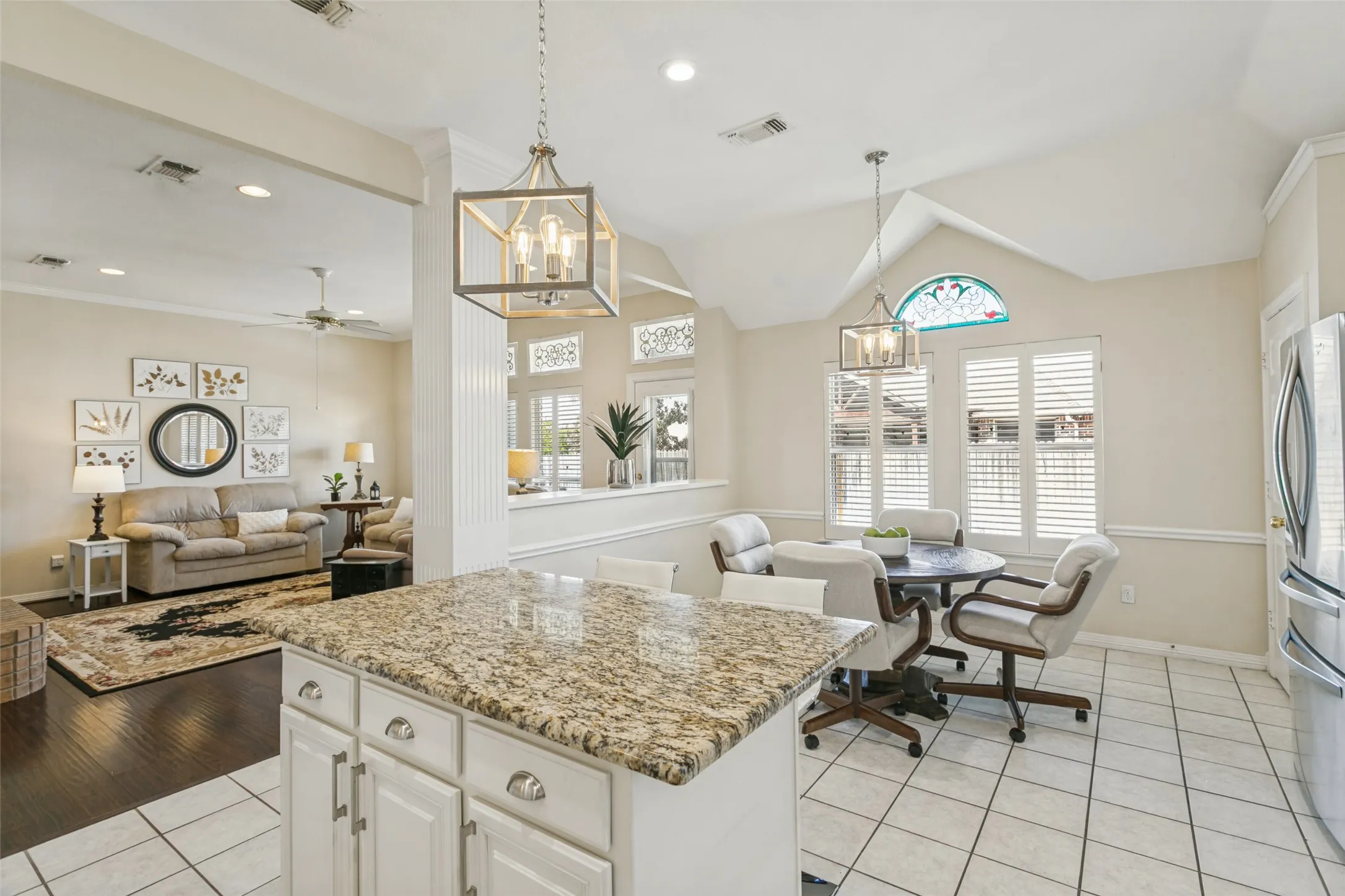 Single Family Residence For Sale in Tarrant County , 2605 Bent Tree Drive, Hurst, Texas 76054, 3 Bedroom, 2 Bathroom, 2 Garage spaces, 2,313 Sqft, built in 1993, mls#21384773, Real Estate Agent in Hurst, Homes For Sale in Tarrant county, Homes For Sale in Hurst, Realtor in Hurst Texas, Real Estate Brokerage Independent Realty Texas, Luminita Cordes Realtor