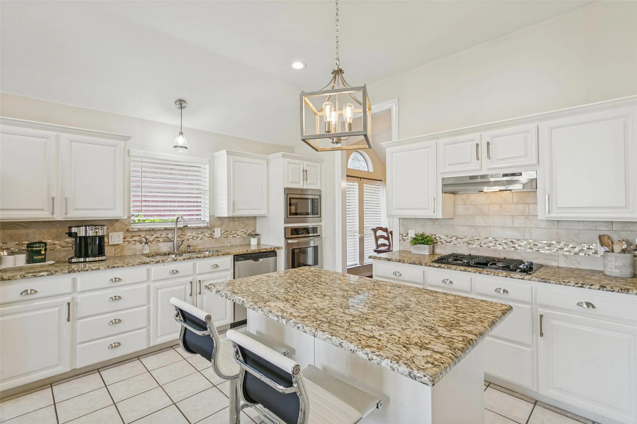 Single Family Residence For Sale in Tarrant County , 2605 Bent Tree Drive, Hurst, Texas 76054, 3 Bedroom, 2 Bathroom, 2 Garage spaces, 2,313 Sqft, built in 1993, mls#21384773, Real Estate Agent in Hurst, Homes For Sale in Tarrant county, Homes For Sale in Hurst, Realtor in Hurst Texas, Real Estate Brokerage Independent Realty Texas, Luminita Cordes Realtor