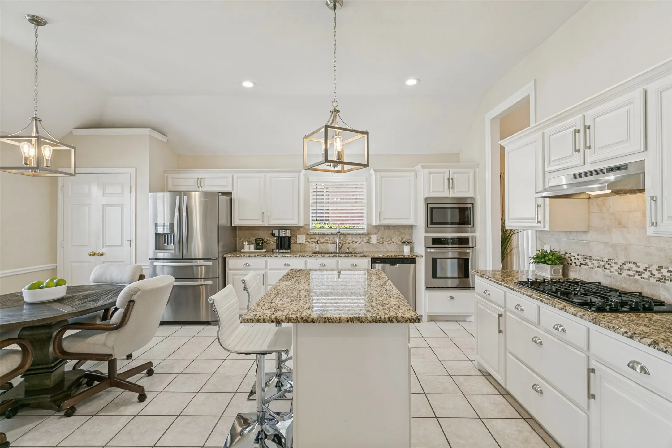 Single Family Residence For Sale in Tarrant County , 2605 Bent Tree Drive, Hurst, Texas 76054, 3 Bedroom, 2 Bathroom, 2 Garage spaces, 2,313 Sqft, built in 1993, mls#21384773, Real Estate Agent in Hurst, Homes For Sale in Tarrant county, Homes For Sale in Hurst, Realtor in Hurst Texas, Real Estate Brokerage Independent Realty Texas, Luminita Cordes Realtor
