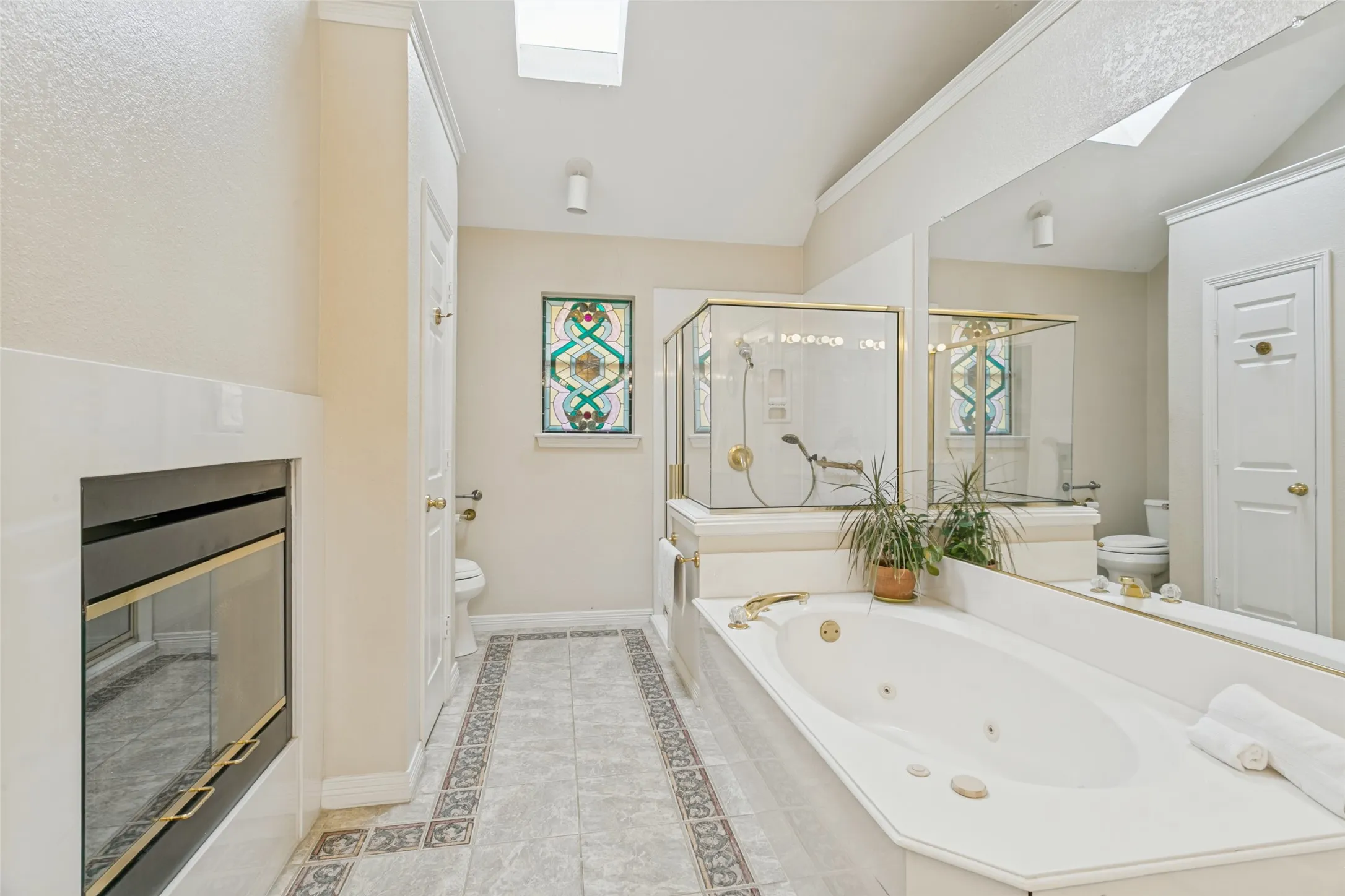 Single Family Residence For Sale in Tarrant County , 2605 Bent Tree Drive, Hurst, Texas 76054, 3 Bedroom, 2 Bathroom, 2 Garage spaces, 2,313 Sqft, built in 1993, mls#21384773, Real Estate Agent in Hurst, Homes For Sale in Tarrant county, Homes For Sale in Hurst, Realtor in Hurst Texas, Real Estate Brokerage Independent Realty Texas, Luminita Cordes Realtor