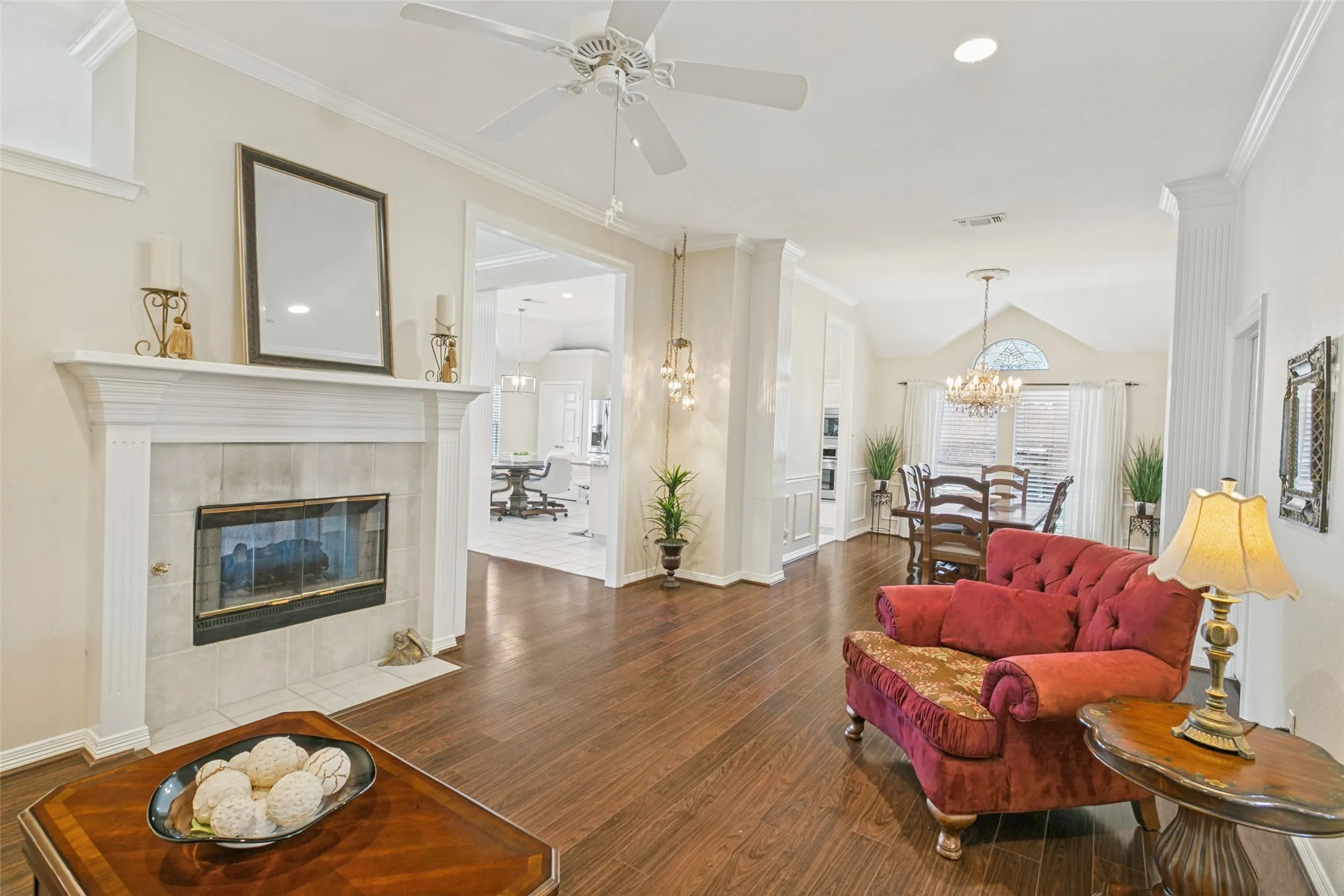 Single Family Residence For Sale in Tarrant County , 2605 Bent Tree Drive, Hurst, Texas 76054, 3 Bedroom, 2 Bathroom, 2 Garage spaces, 2,313 Sqft, built in 1993, mls#21384773, Real Estate Agent in Hurst, Homes For Sale in Tarrant county, Homes For Sale in Hurst, Realtor in Hurst Texas, Real Estate Brokerage Independent Realty Texas, Luminita Cordes Realtor