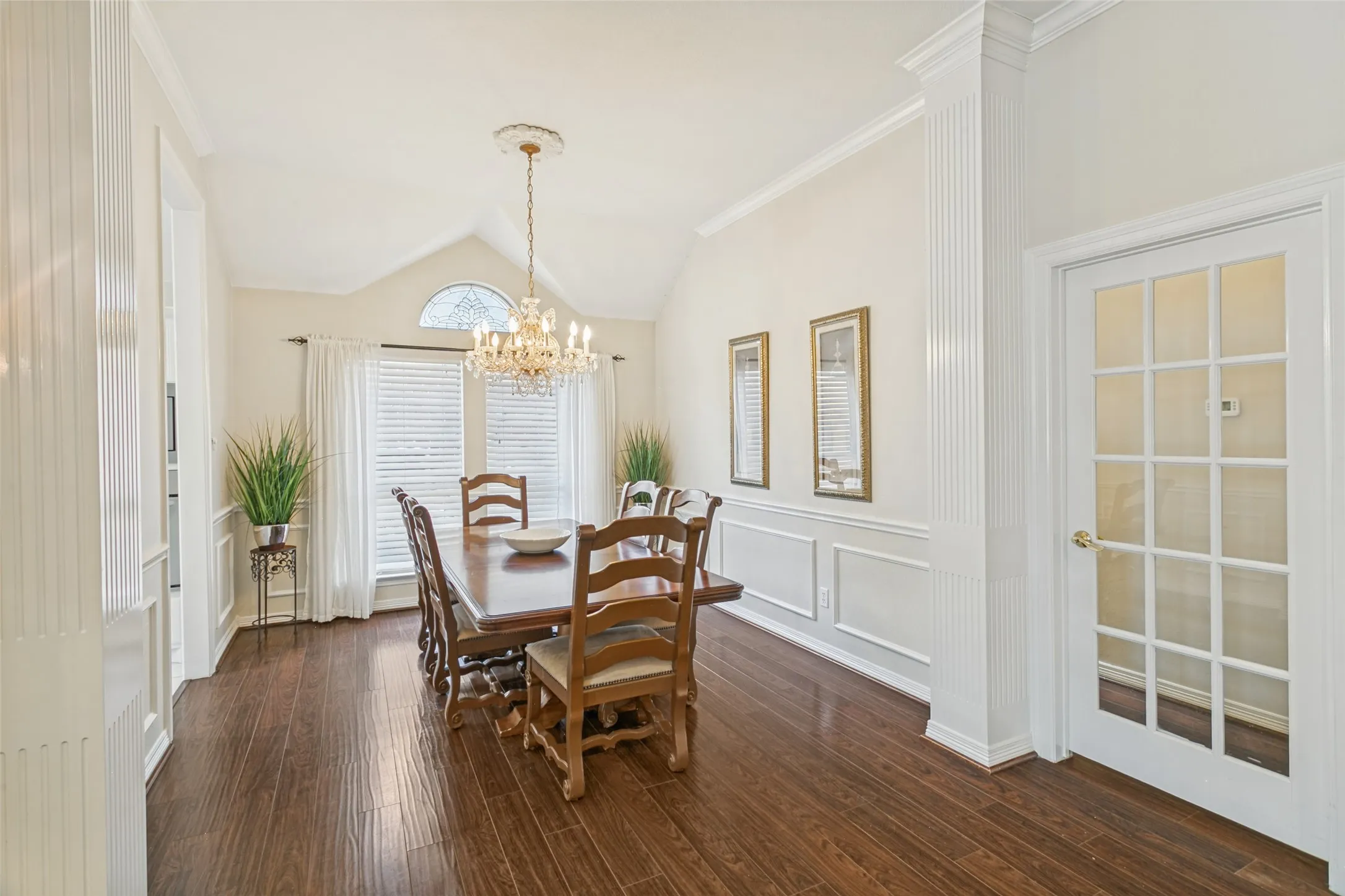 Single Family Residence For Sale in Tarrant County , 2605 Bent Tree Drive, Hurst, Texas 76054, 3 Bedroom, 2 Bathroom, 2 Garage spaces, 2,313 Sqft, built in 1993, mls#21384773, Real Estate Agent in Hurst, Homes For Sale in Tarrant county, Homes For Sale in Hurst, Realtor in Hurst Texas, Real Estate Brokerage Independent Realty Texas, Luminita Cordes Realtor