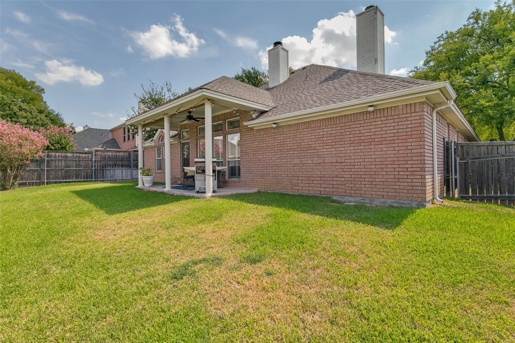 Single Family Residence For Sale in Tarrant County , 2605 Bent Tree Drive, Hurst, Texas 76054, 3 Bedroom, 2 Bathroom, 2 Garage spaces, 2,313 Sqft, built in 1993, mls#21384773, Real Estate Agent in Hurst, Homes For Sale in Tarrant county, Homes For Sale in Hurst, Realtor in Hurst Texas, Real Estate Brokerage Independent Realty Texas, Luminita Cordes Realtor