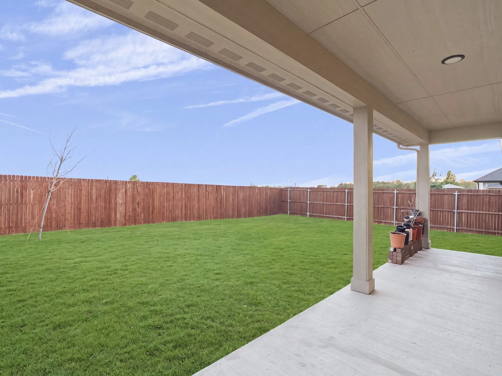 Covered patio with recessed lighting, concrete flooring, and support columns