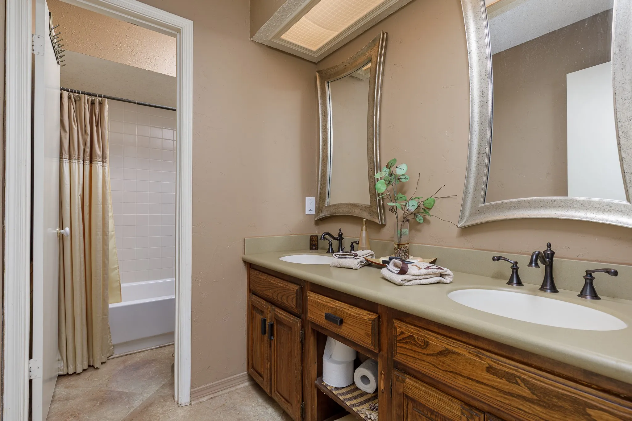 Single Family Residence For Sale in Collin County , 2000 Boulder Drive, Plano, Texas 75023, 4 Bedroom, 3 Bathroom, 2 Garage spaces, 2,387 Sqft, built in 1978, mls#21388005, Real Estate Agent in Plano, Homes For Sale in Collin county, Homes For Sale in Plano, Realtor in Plano Texas, Real Estate Brokerage Independent Realty Texas, Luminita Cordes Realtor