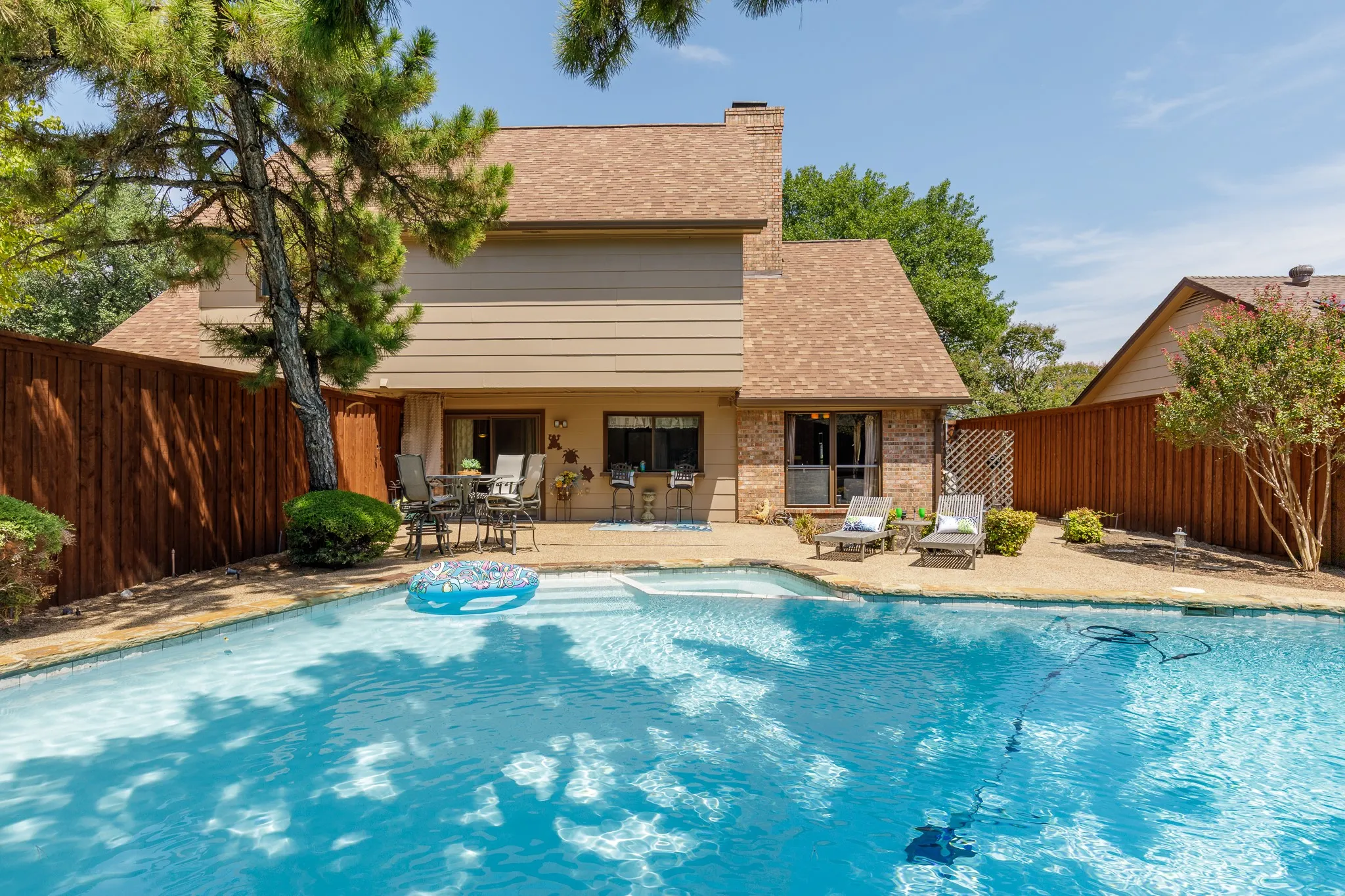 Single Family Residence For Sale in Collin County , 2000 Boulder Drive, Plano, Texas 75023, 4 Bedroom, 3 Bathroom, 2 Garage spaces, 2,387 Sqft, built in 1978, mls#21388005, Real Estate Agent in Plano, Homes For Sale in Collin county, Homes For Sale in Plano, Realtor in Plano Texas, Real Estate Brokerage Independent Realty Texas, Luminita Cordes Realtor