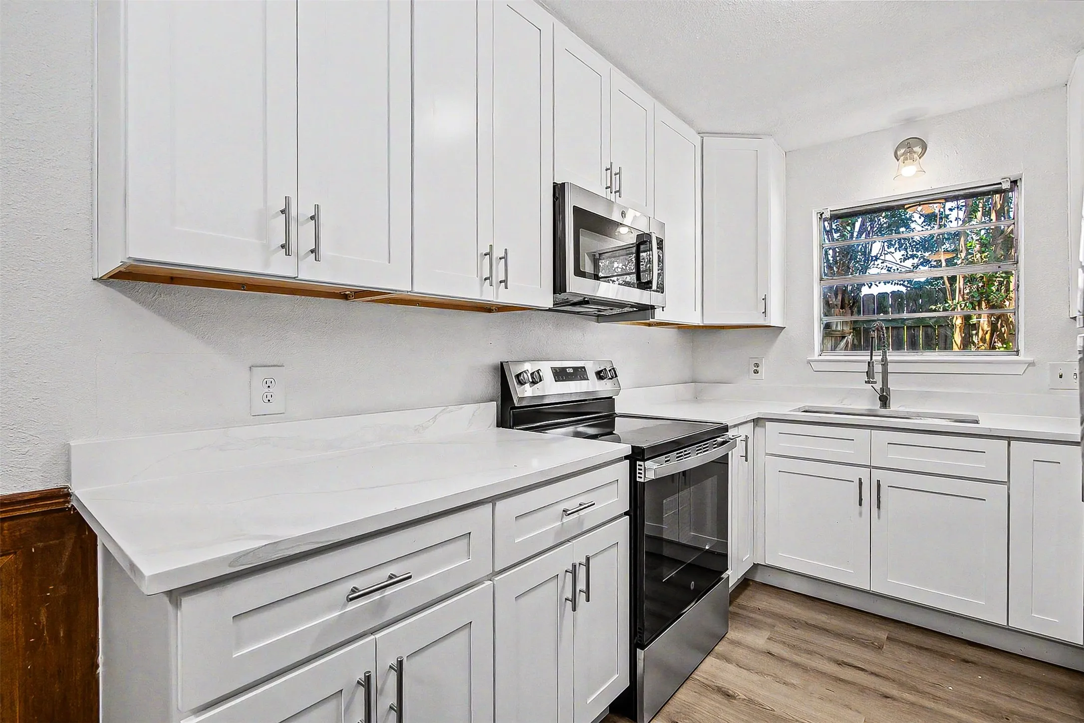 Single Family Residence For Rent in Johnson County , 325 NW Suzanne Terrace, Burleson, Texas 76028, 4 Bedroom, 2 Bathroom, 2 Garage spaces, 1,400 Sqft, built in 1970, mls#21388098, Real Estate Agent in Burleson, Homes For Rent in Johnson county, Homes For Rent in Burleson, Realtor in Burleson Texas, Real Estate Brokerage Independent Realty Texas, Luminita Cordes Realtor