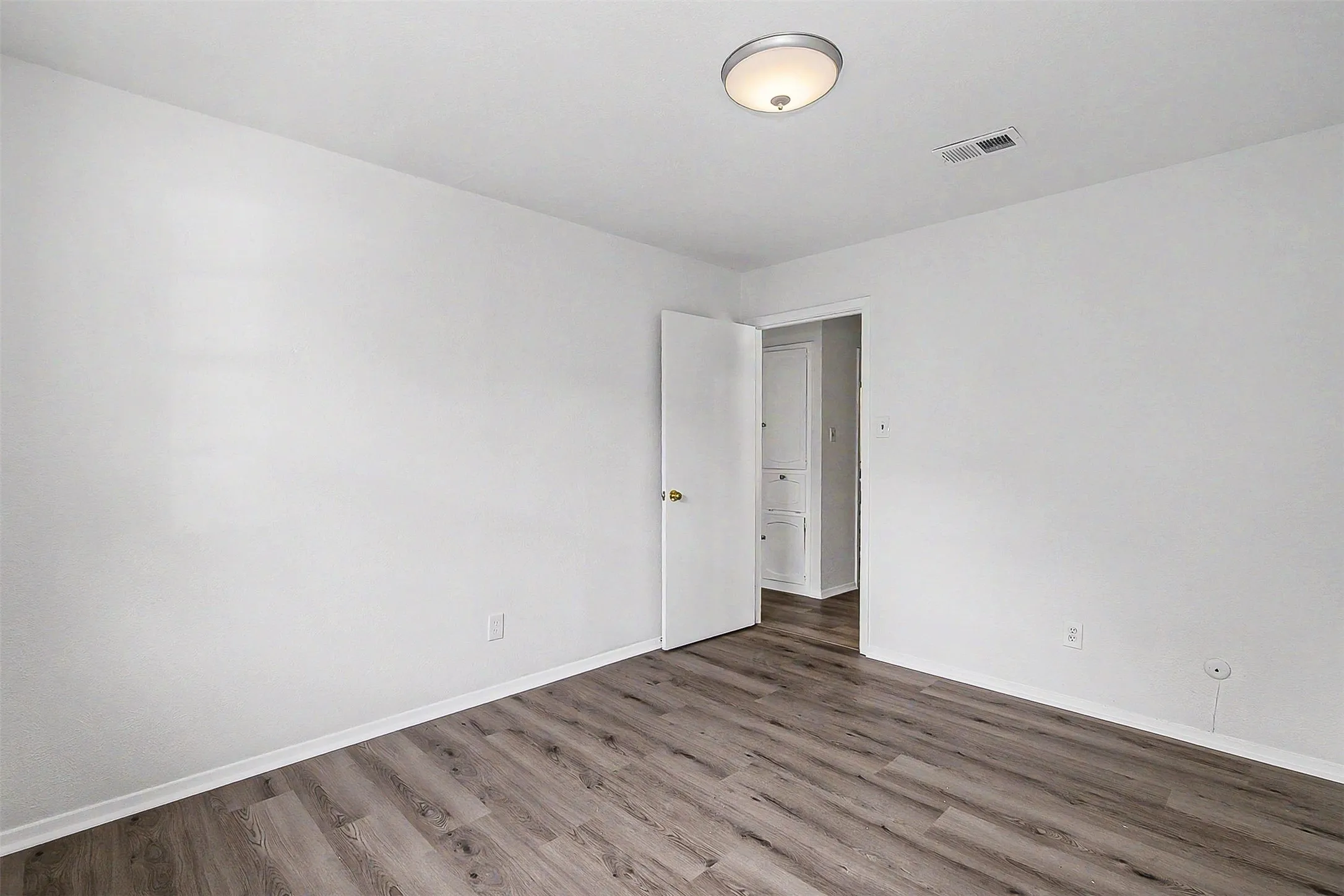 Single Family Residence For Rent in Johnson County , 325 NW Suzanne Terrace, Burleson, Texas 76028, 4 Bedroom, 2 Bathroom, 2 Garage spaces, 1,400 Sqft, built in 1970, mls#21388098, Real Estate Agent in Burleson, Homes For Rent in Johnson county, Homes For Rent in Burleson, Realtor in Burleson Texas, Real Estate Brokerage Independent Realty Texas, Luminita Cordes Realtor