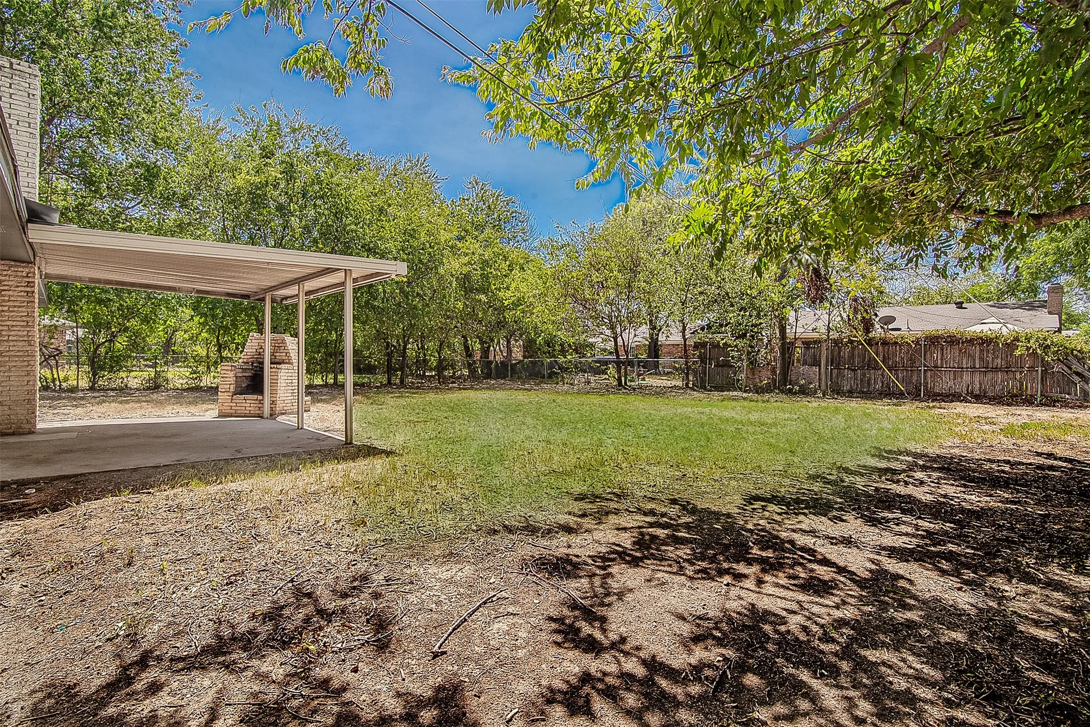 Single Family Residence For Rent in Johnson County , 325 NW Suzanne Terrace, Burleson, Texas 76028, 4 Bedroom, 2 Bathroom, 2 Garage spaces, 1,400 Sqft, built in 1970, mls#21388098, Real Estate Agent in Burleson, Homes For Rent in Johnson county, Homes For Rent in Burleson, Realtor in Burleson Texas, Real Estate Brokerage Independent Realty Texas, Luminita Cordes Realtor