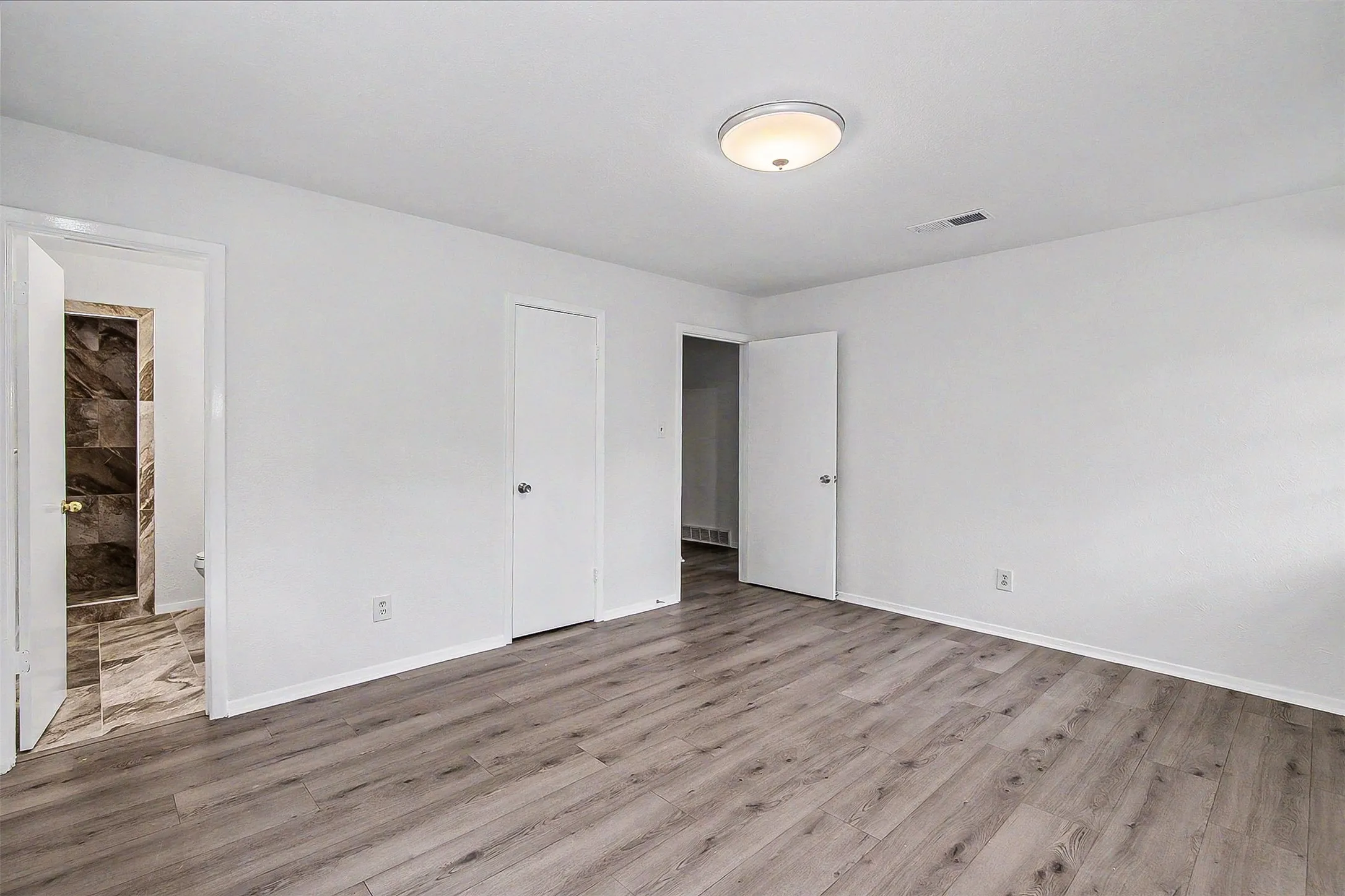 Single Family Residence For Rent in Johnson County , 325 NW Suzanne Terrace, Burleson, Texas 76028, 4 Bedroom, 2 Bathroom, 2 Garage spaces, 1,400 Sqft, built in 1970, mls#21388098, Real Estate Agent in Burleson, Homes For Rent in Johnson county, Homes For Rent in Burleson, Realtor in Burleson Texas, Real Estate Brokerage Independent Realty Texas, Luminita Cordes Realtor
