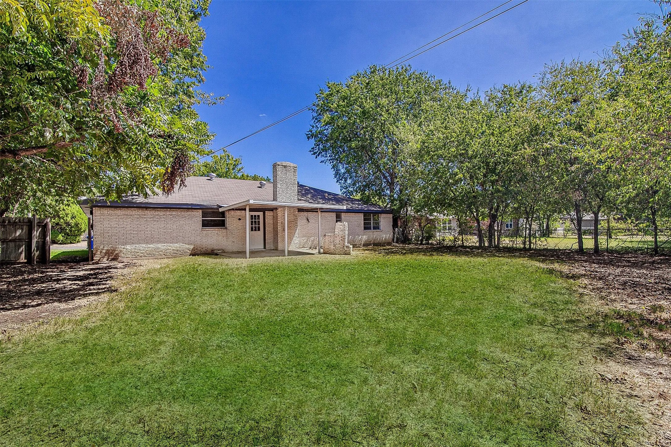 Single Family Residence For Rent in Johnson County , 325 NW Suzanne Terrace, Burleson, Texas 76028, 4 Bedroom, 2 Bathroom, 2 Garage spaces, 1,400 Sqft, built in 1970, mls#21388098, Real Estate Agent in Burleson, Homes For Rent in Johnson county, Homes For Rent in Burleson, Realtor in Burleson Texas, Real Estate Brokerage Independent Realty Texas, Luminita Cordes Realtor