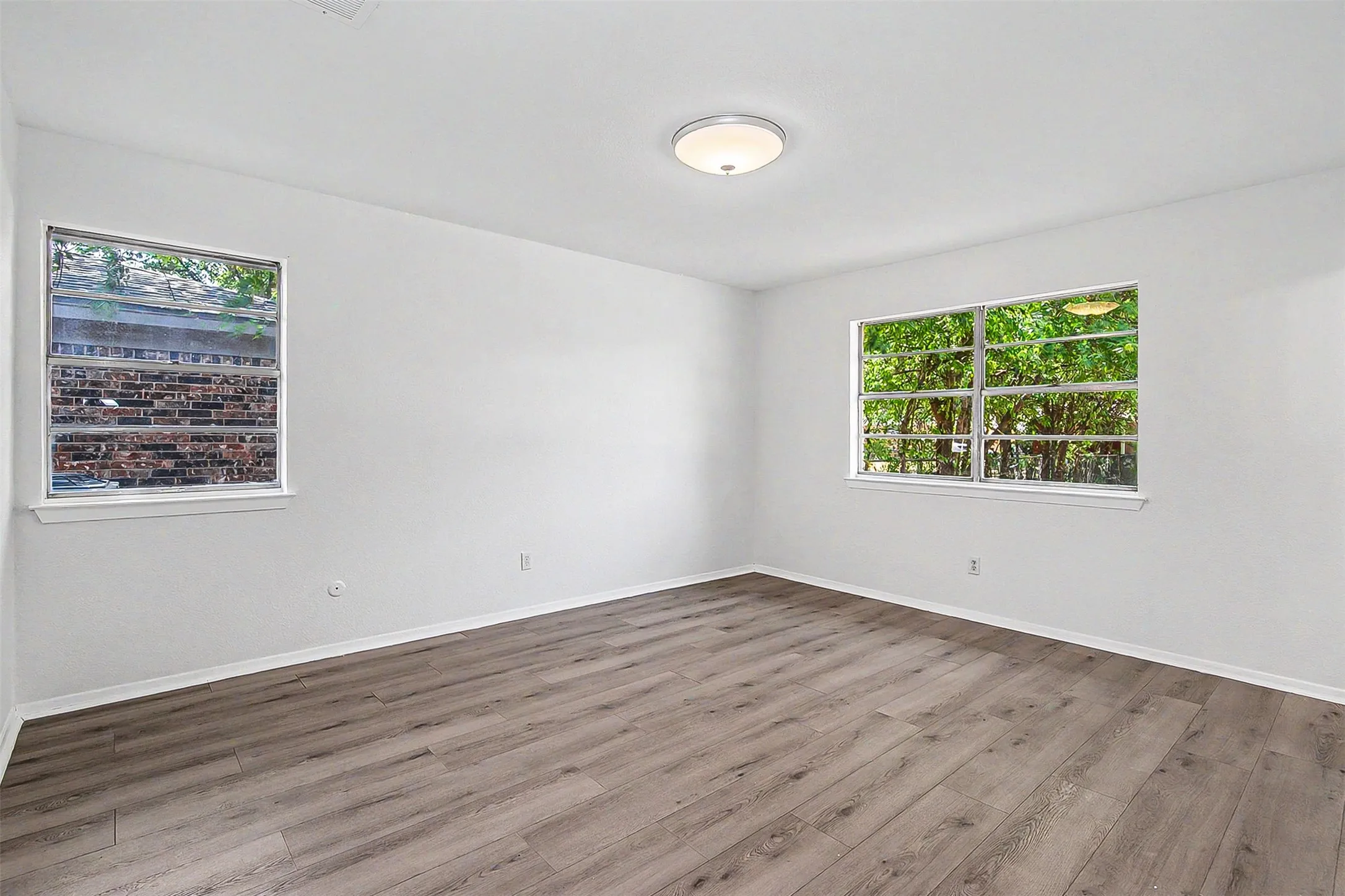 Single Family Residence For Rent in Johnson County , 325 NW Suzanne Terrace, Burleson, Texas 76028, 4 Bedroom, 2 Bathroom, 2 Garage spaces, 1,400 Sqft, built in 1970, mls#21388098, Real Estate Agent in Burleson, Homes For Rent in Johnson county, Homes For Rent in Burleson, Realtor in Burleson Texas, Real Estate Brokerage Independent Realty Texas, Luminita Cordes Realtor