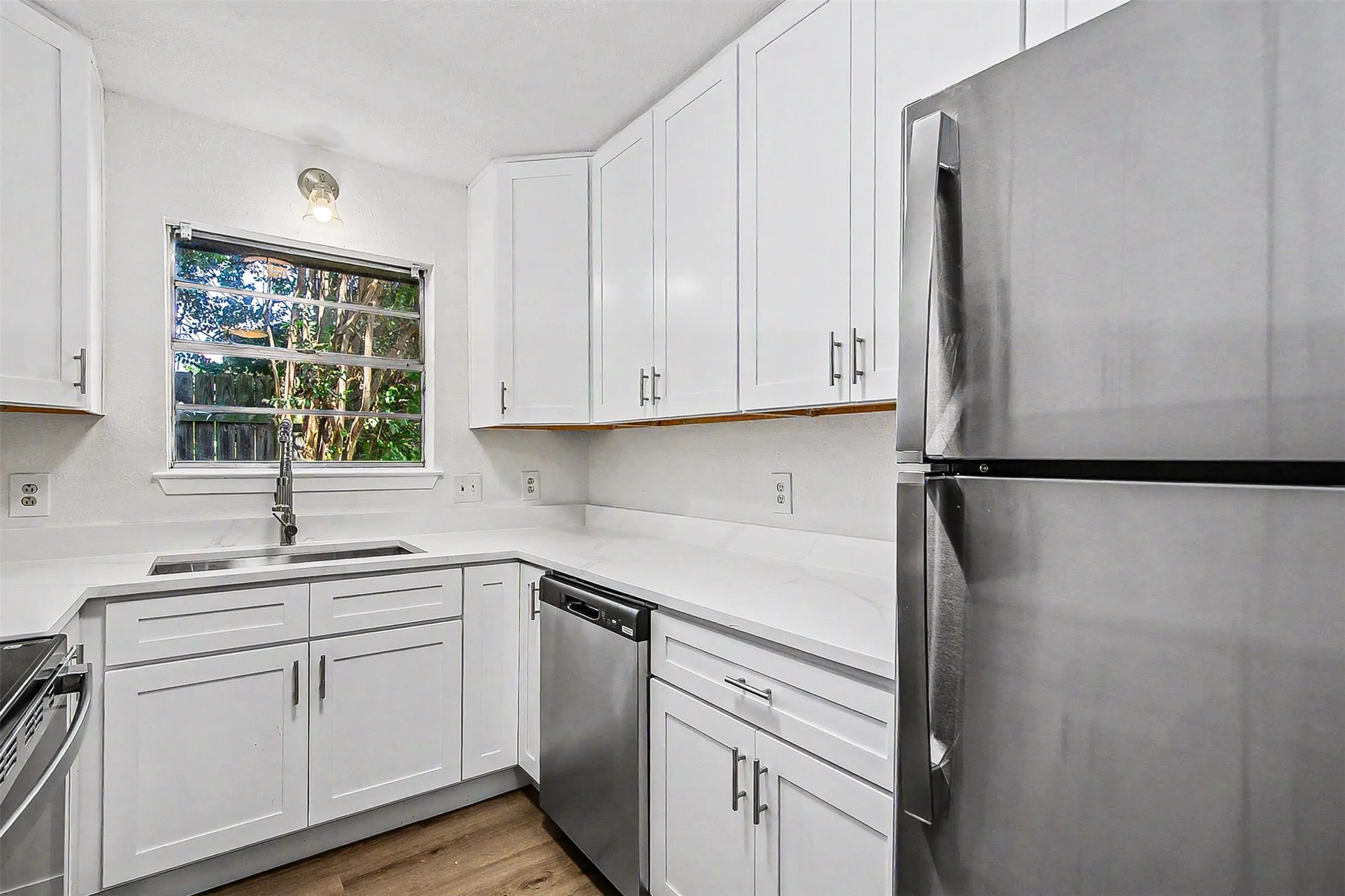 Single Family Residence For Rent in Johnson County , 325 NW Suzanne Terrace, Burleson, Texas 76028, 4 Bedroom, 2 Bathroom, 2 Garage spaces, 1,400 Sqft, built in 1970, mls#21388098, Real Estate Agent in Burleson, Homes For Rent in Johnson county, Homes For Rent in Burleson, Realtor in Burleson Texas, Real Estate Brokerage Independent Realty Texas, Luminita Cordes Realtor