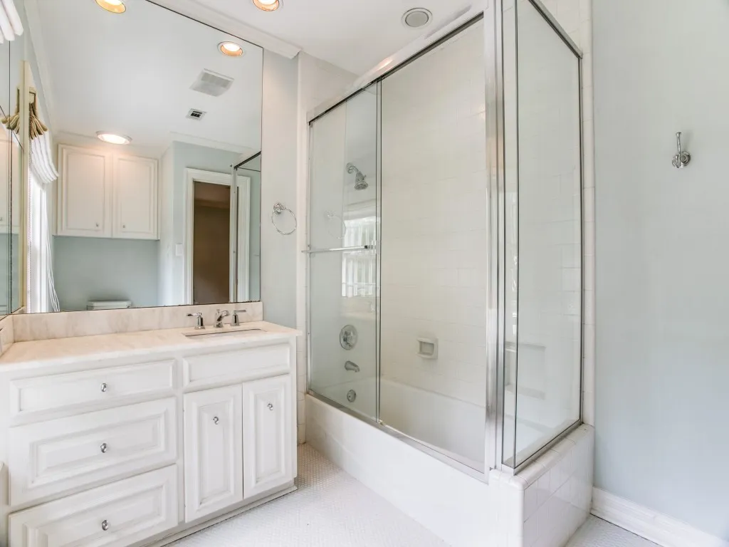 Single Family Residence For Rent in Dallas County , 3512 Caruth Boulevard, University Park, Texas 75225, 4 Bedroom, 5 Bathroom, Garage spaces, 4,166 Sqft, built in 1940, mls#21316416, Real Estate Agent in University Park, Homes For Rent in Dallas county, Homes For Rent in University Park, Realtor in University Park Texas, Real Estate Brokerage Independent Realty Texas, Luminita Cordes Realtor