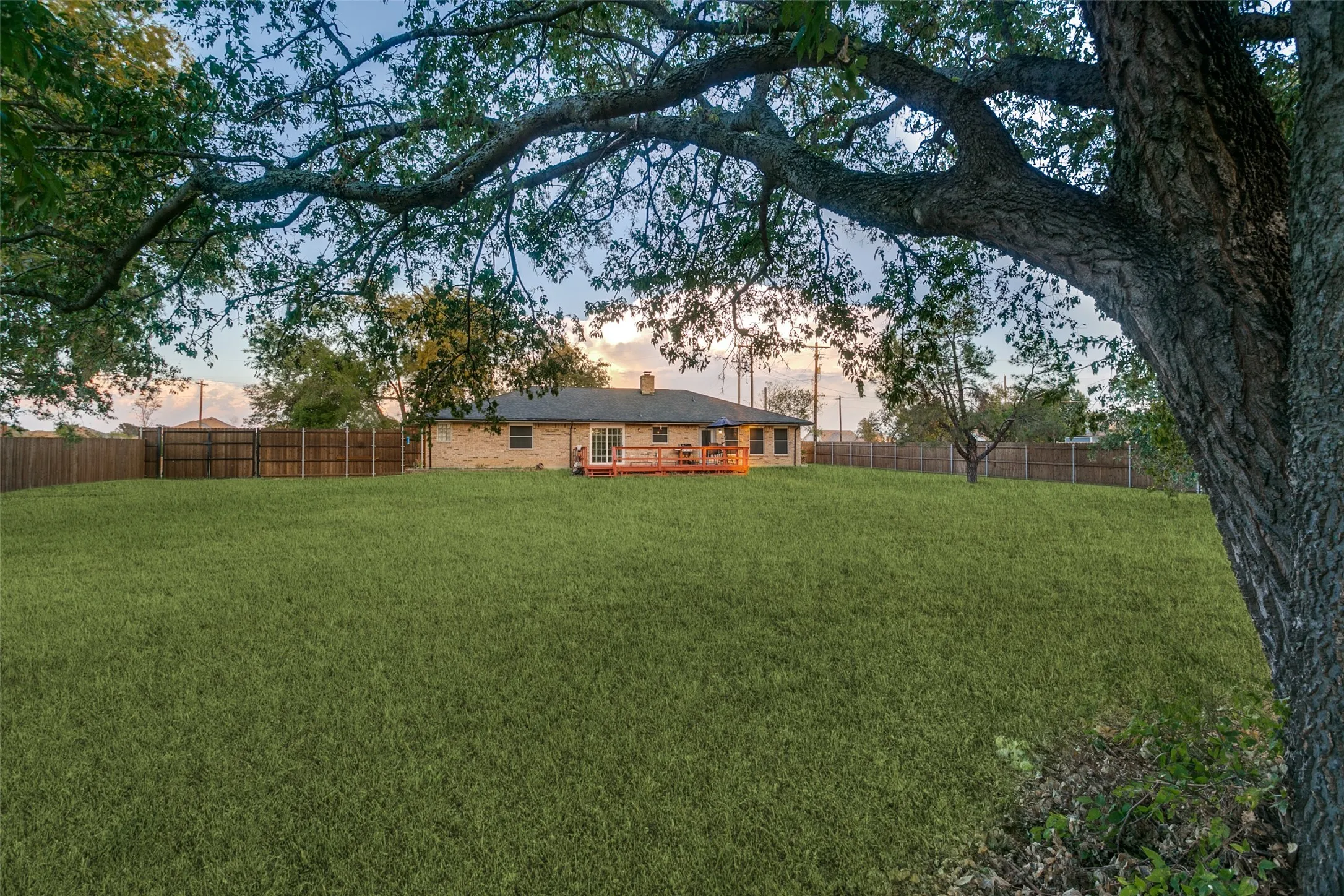 Huge Backyard!
Digitally enhanced grass