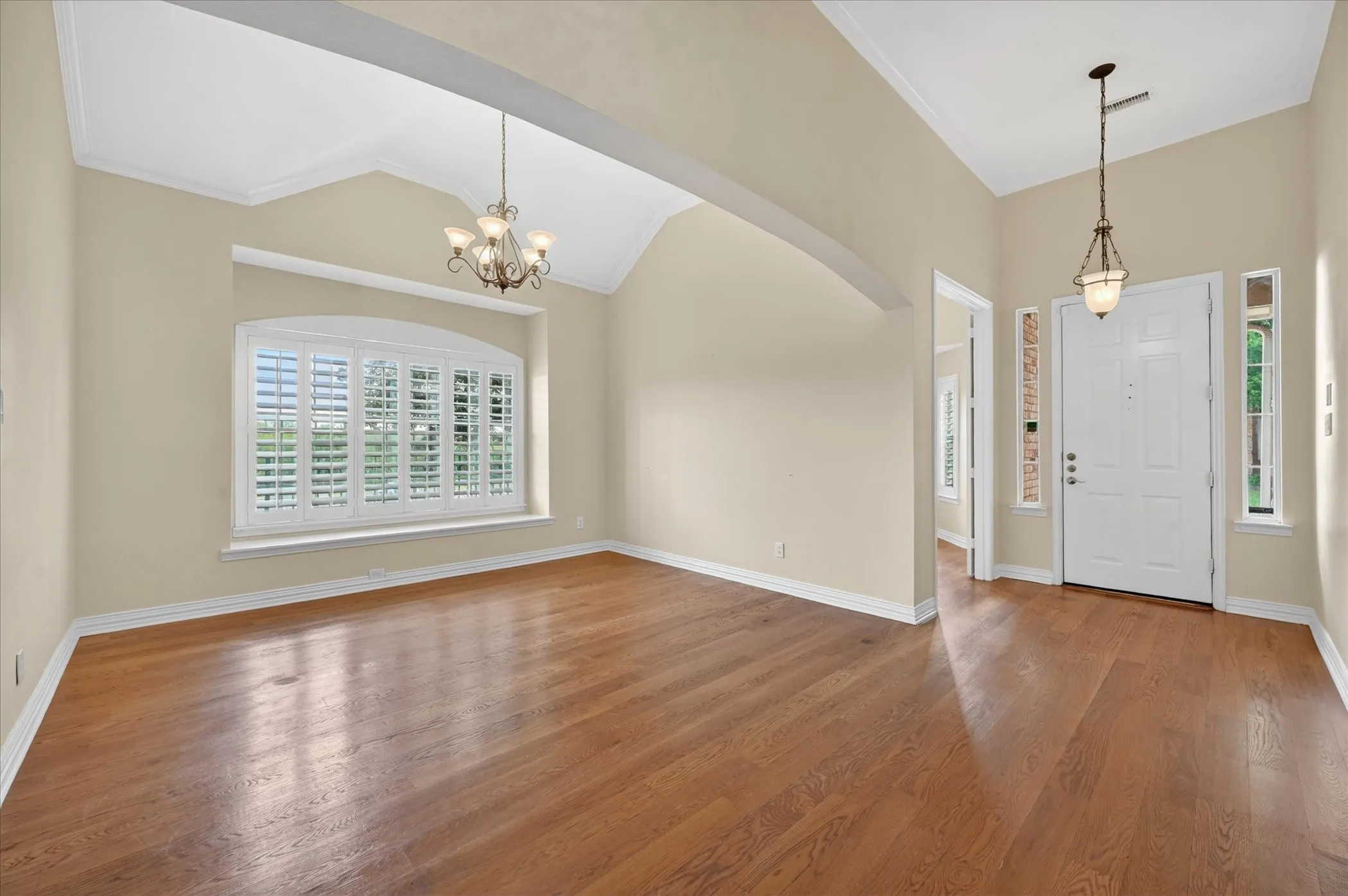 Single Family Residence For Rent in Collin County , 3500 Christopher Lane, Richardson, Texas 75082, 3 Bedroom, 2 Bathroom, 2 Garage spaces, 2,318 Sqft, built in 1998, mls#21388038, Real Estate Agent in Richardson, Homes For Rent in Collin county, Homes For Rent in Richardson, Realtor in Richardson Texas, Real Estate Brokerage Independent Realty Texas, Luminita Cordes Realtor