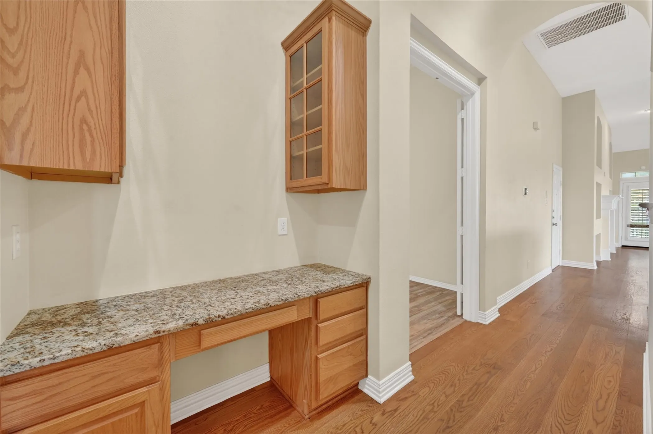 Single Family Residence For Rent in Collin County , 3500 Christopher Lane, Richardson, Texas 75082, 3 Bedroom, 2 Bathroom, 2 Garage spaces, 2,318 Sqft, built in 1998, mls#21388038, Real Estate Agent in Richardson, Homes For Rent in Collin county, Homes For Rent in Richardson, Realtor in Richardson Texas, Real Estate Brokerage Independent Realty Texas, Luminita Cordes Realtor