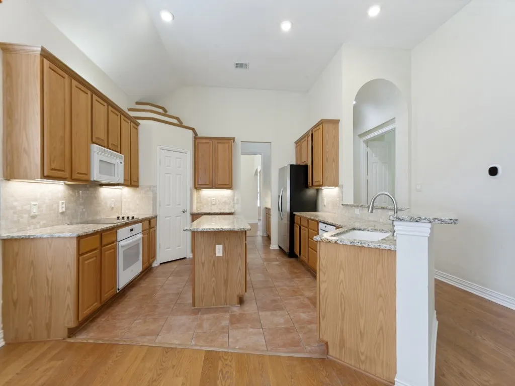 Single Family Residence For Rent in Collin County , 3500 Christopher Lane, Richardson, Texas 75082, 3 Bedroom, 2 Bathroom, 2 Garage spaces, 2,318 Sqft, built in 1998, mls#21388038, Real Estate Agent in Richardson, Homes For Rent in Collin county, Homes For Rent in Richardson, Realtor in Richardson Texas, Real Estate Brokerage Independent Realty Texas, Luminita Cordes Realtor