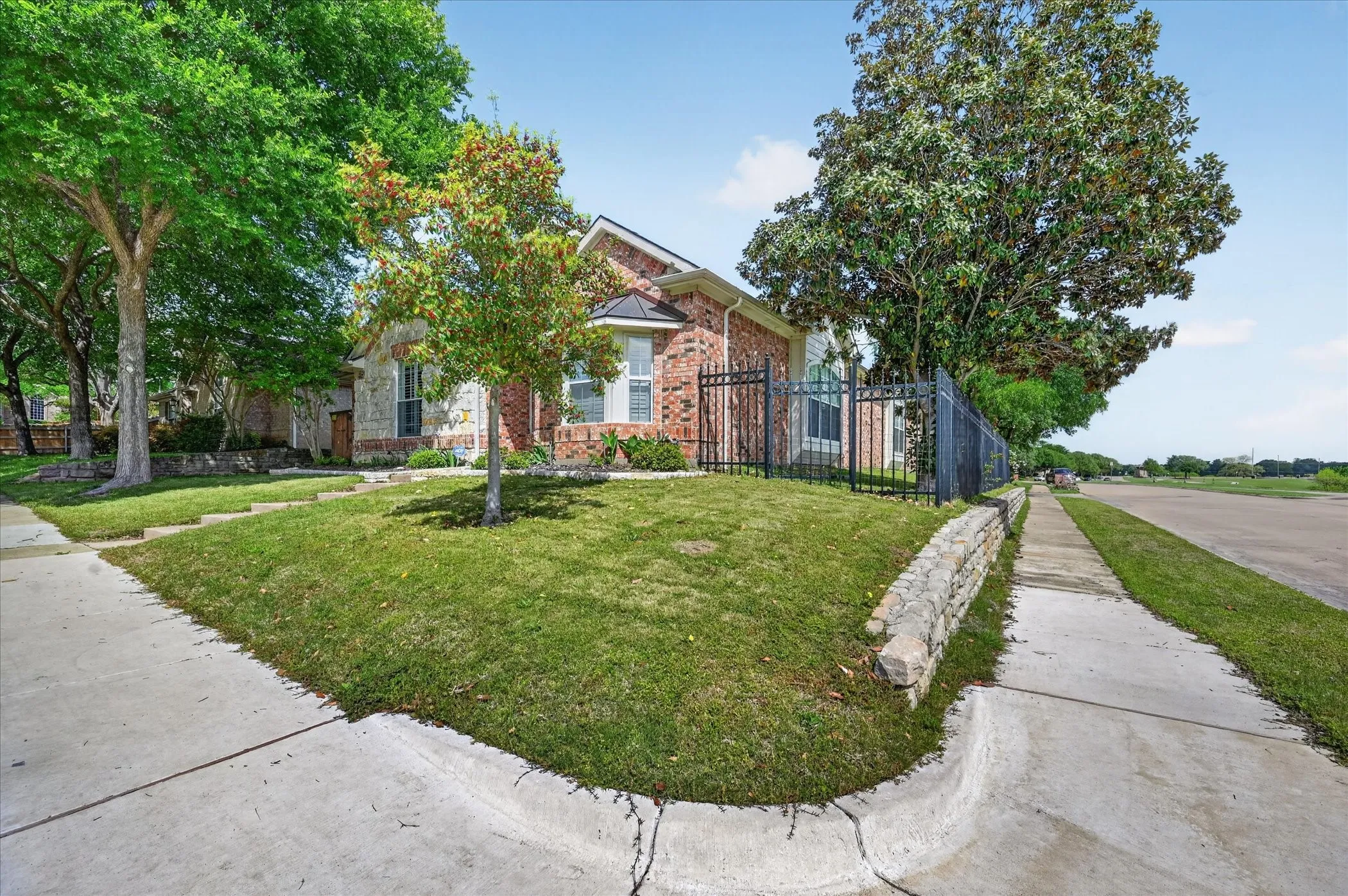 Single Family Residence For Rent in Collin County , 3500 Christopher Lane, Richardson, Texas 75082, 3 Bedroom, 2 Bathroom, 2 Garage spaces, 2,318 Sqft, built in 1998, mls#21388038, Real Estate Agent in Richardson, Homes For Rent in Collin county, Homes For Rent in Richardson, Realtor in Richardson Texas, Real Estate Brokerage Independent Realty Texas, Luminita Cordes Realtor