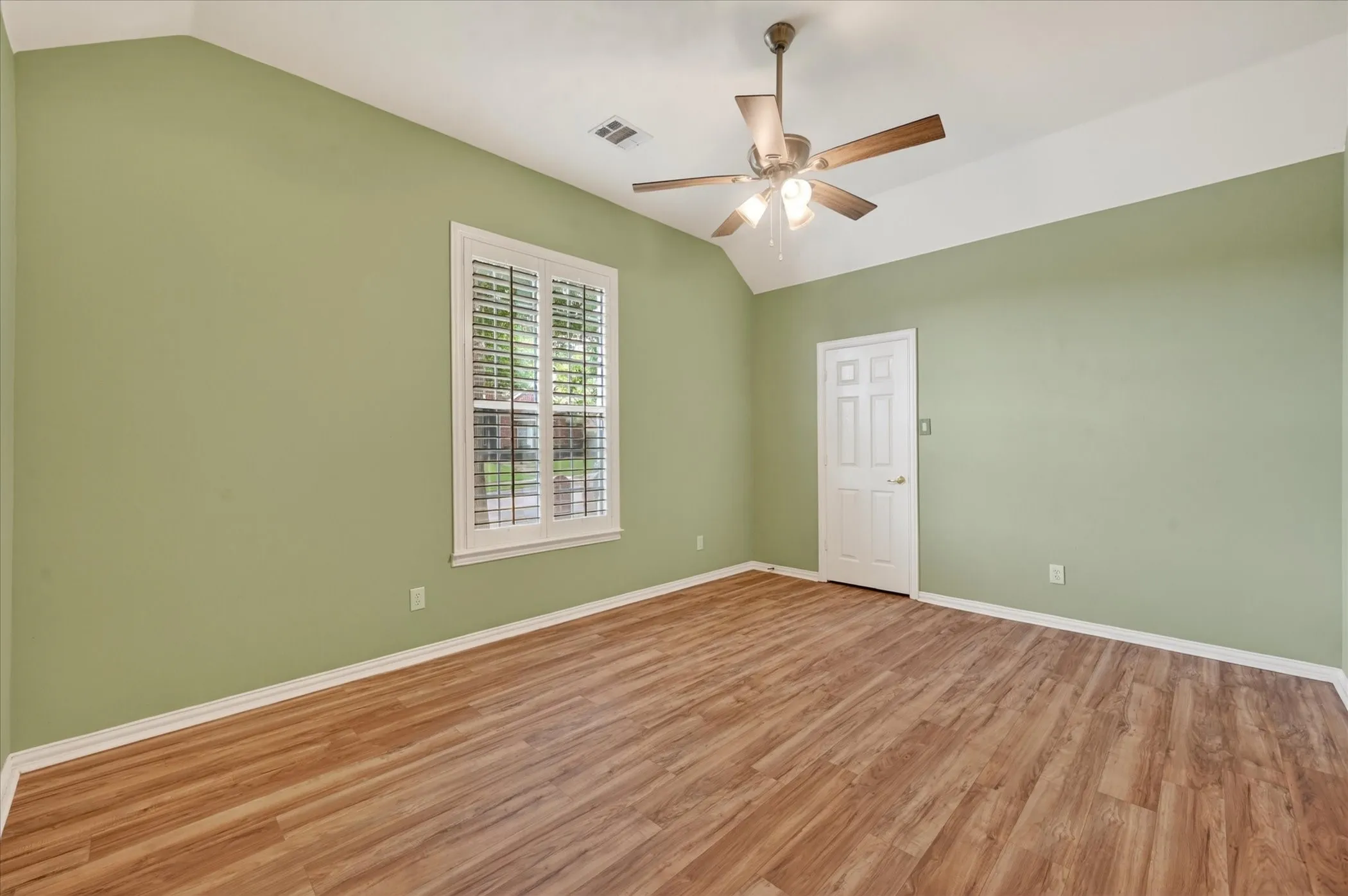 Single Family Residence For Rent in Collin County , 3500 Christopher Lane, Richardson, Texas 75082, 3 Bedroom, 2 Bathroom, 2 Garage spaces, 2,318 Sqft, built in 1998, mls#21388038, Real Estate Agent in Richardson, Homes For Rent in Collin county, Homes For Rent in Richardson, Realtor in Richardson Texas, Real Estate Brokerage Independent Realty Texas, Luminita Cordes Realtor