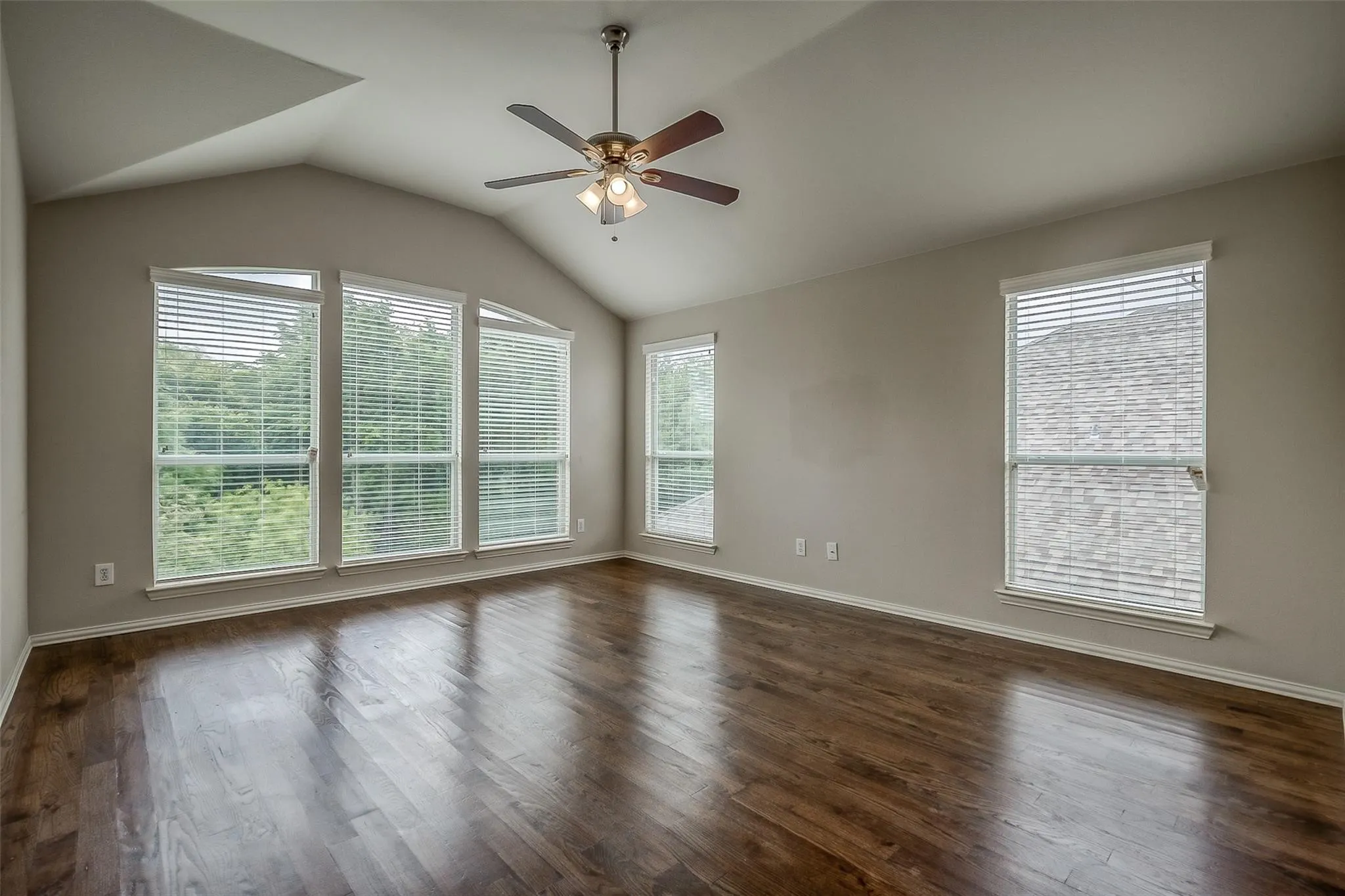 Single Family Residence For Sale in Collin County , 3100 Crossridge Drive, Mc Kinney, Texas 75071, 4 Bedroom, 4 Bathroom, 2 Garage spaces, 2,954 Sqft, built in 2006, mls#21388107, Real Estate Agent in Mc Kinney, Homes For Sale in Collin county, Homes For Sale in Mc Kinney, Realtor in Mc Kinney Texas, Real Estate Brokerage Independent Realty Texas, Luminita Cordes Realtor