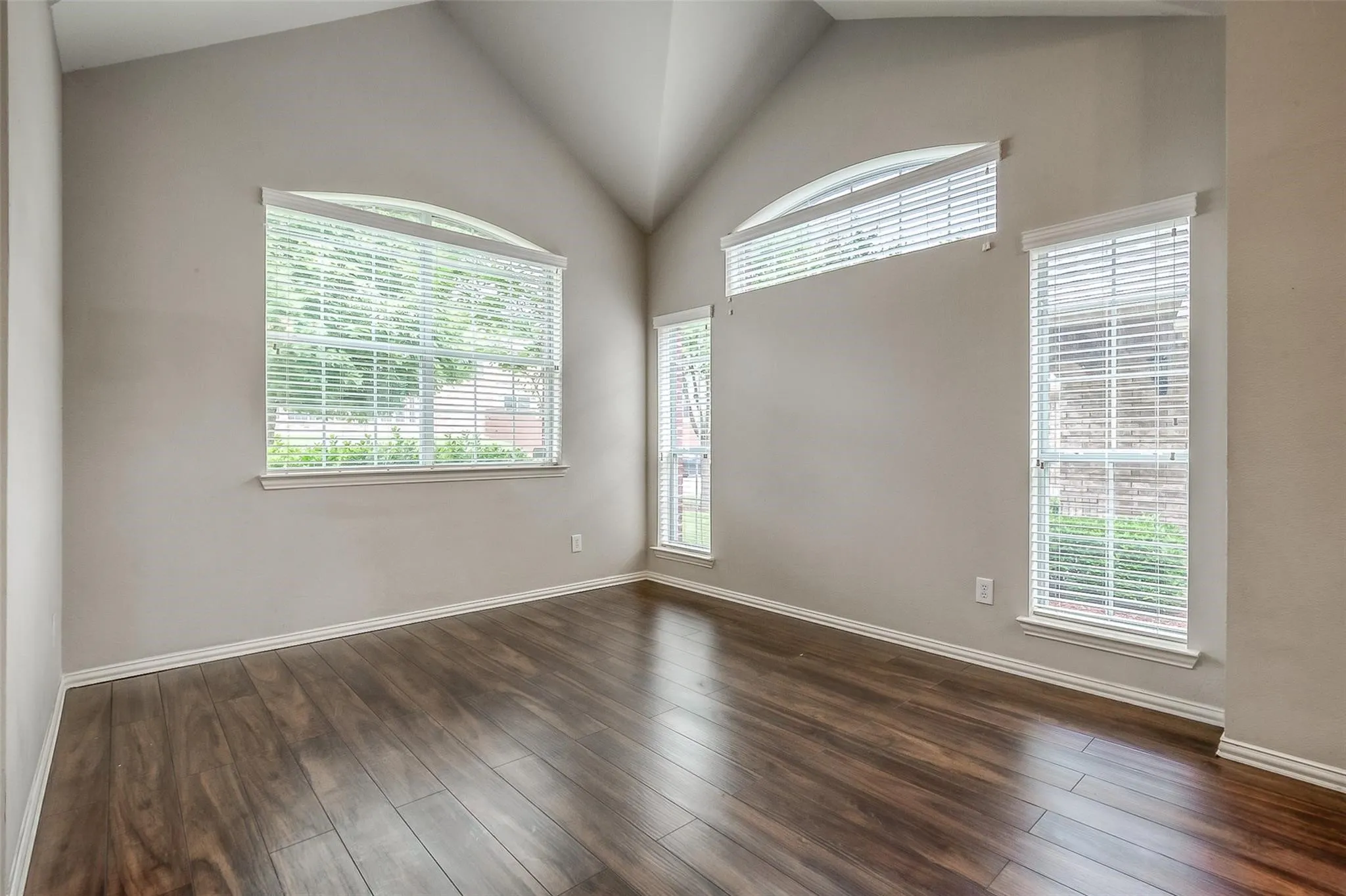 Single Family Residence For Sale in Collin County , 3100 Crossridge Drive, Mc Kinney, Texas 75071, 4 Bedroom, 4 Bathroom, 2 Garage spaces, 2,954 Sqft, built in 2006, mls#21388107, Real Estate Agent in Mc Kinney, Homes For Sale in Collin county, Homes For Sale in Mc Kinney, Realtor in Mc Kinney Texas, Real Estate Brokerage Independent Realty Texas, Luminita Cordes Realtor