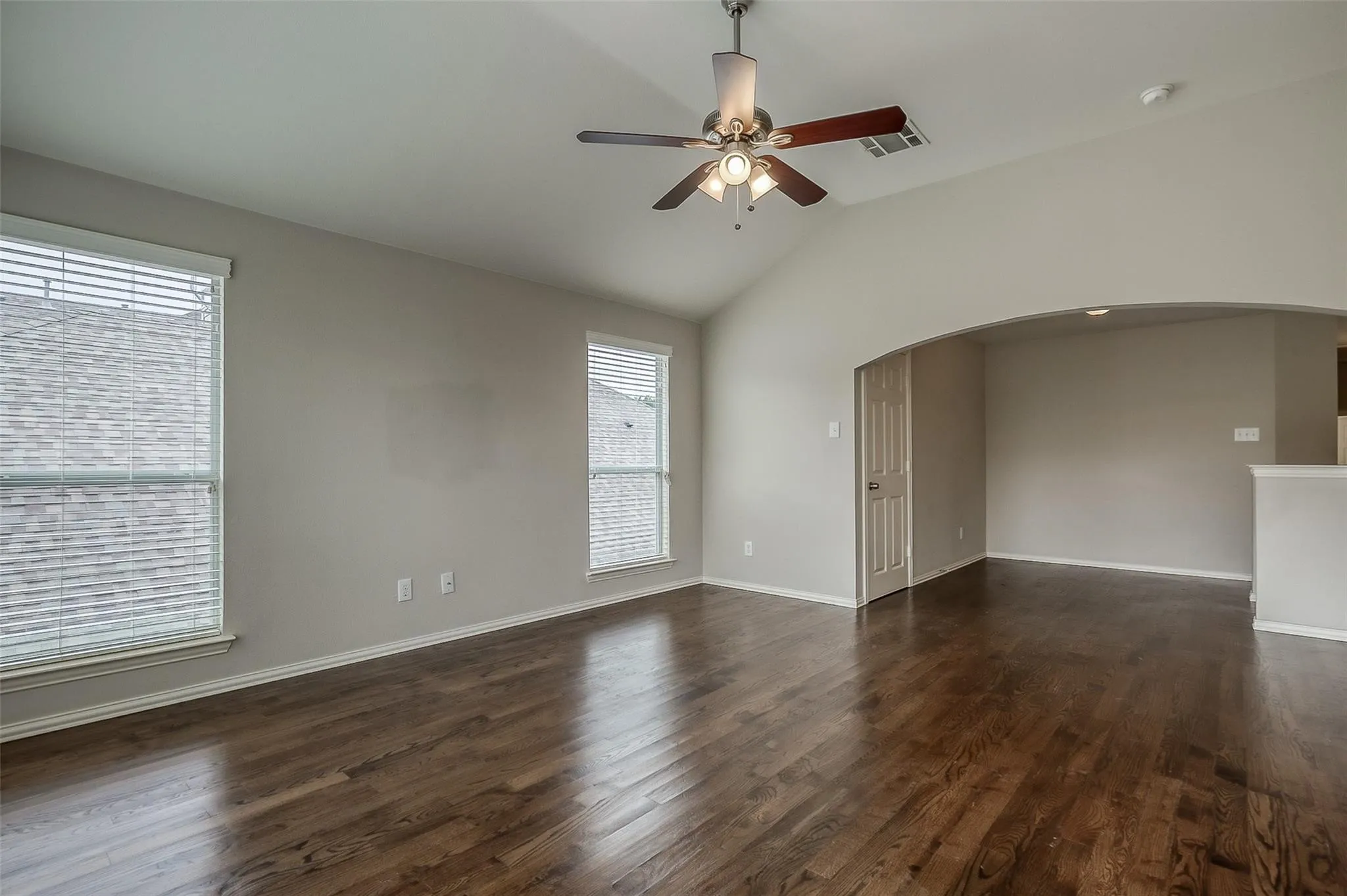 Single Family Residence For Sale in Collin County , 3100 Crossridge Drive, Mc Kinney, Texas 75071, 4 Bedroom, 4 Bathroom, 2 Garage spaces, 2,954 Sqft, built in 2006, mls#21388107, Real Estate Agent in Mc Kinney, Homes For Sale in Collin county, Homes For Sale in Mc Kinney, Realtor in Mc Kinney Texas, Real Estate Brokerage Independent Realty Texas, Luminita Cordes Realtor