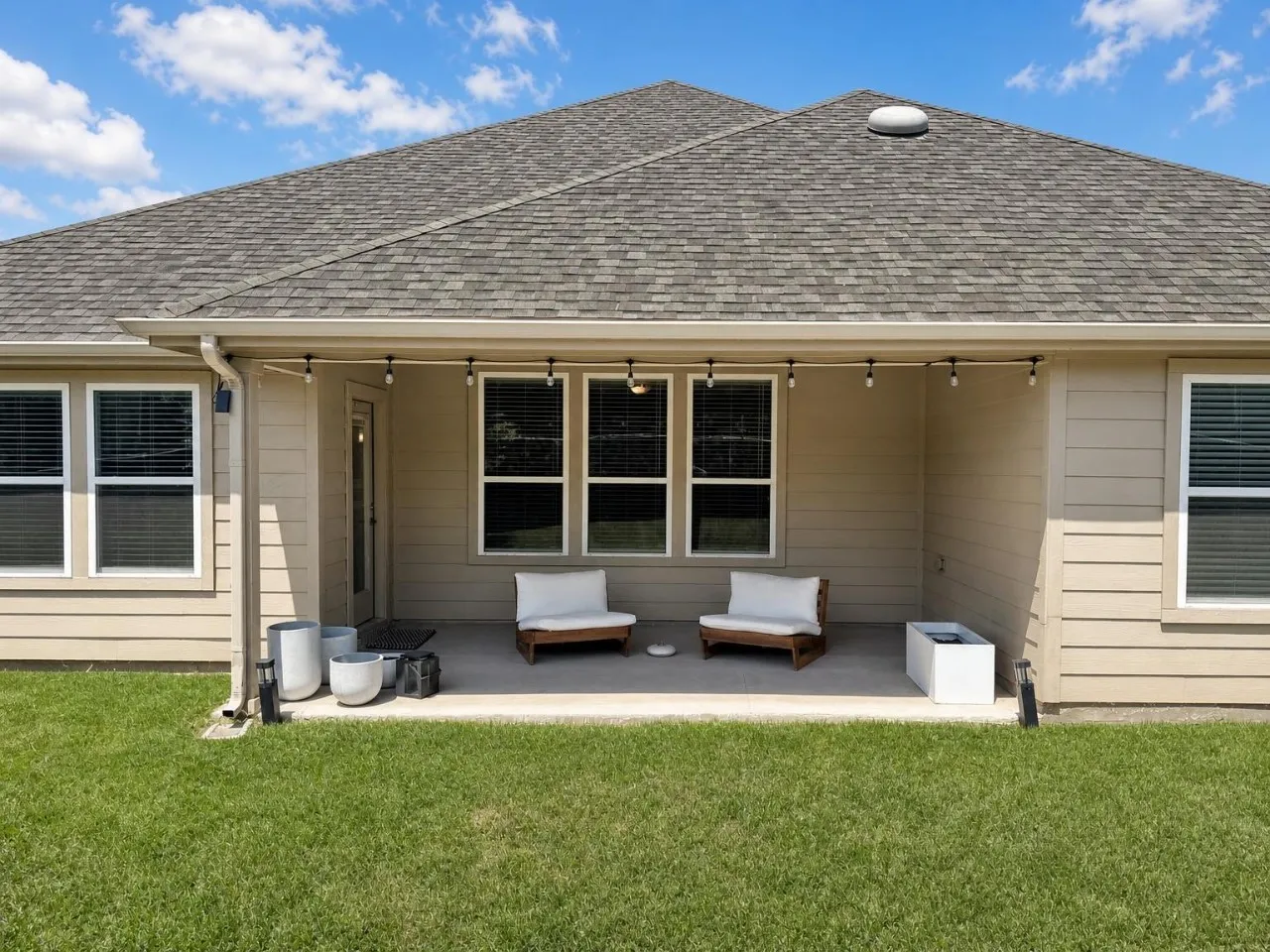 Single Family Residence For Rent in Denton County , 2812 Ranger Lane, Aubrey, Texas 76227, 3 Bedroom, 2 Bathroom, 2 Garage spaces, 2,154 Sqft, built in 2021, mls#21388118, Real Estate Agent in Aubrey, Homes For Rent in Denton county, Homes For Rent in Aubrey, Realtor in Aubrey Texas, Real Estate Brokerage Independent Realty Texas, Luminita Cordes Realtor