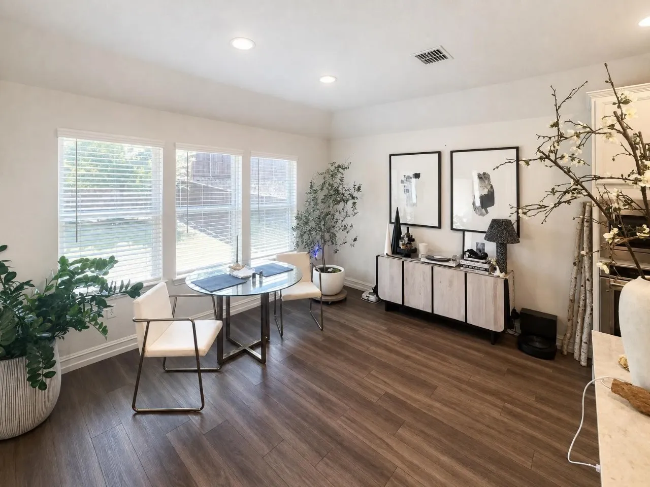 Single Family Residence For Rent in Denton County , 2812 Ranger Lane, Aubrey, Texas 76227, 3 Bedroom, 2 Bathroom, 2 Garage spaces, 2,154 Sqft, built in 2021, mls#21388118, Real Estate Agent in Aubrey, Homes For Rent in Denton county, Homes For Rent in Aubrey, Realtor in Aubrey Texas, Real Estate Brokerage Independent Realty Texas, Luminita Cordes Realtor