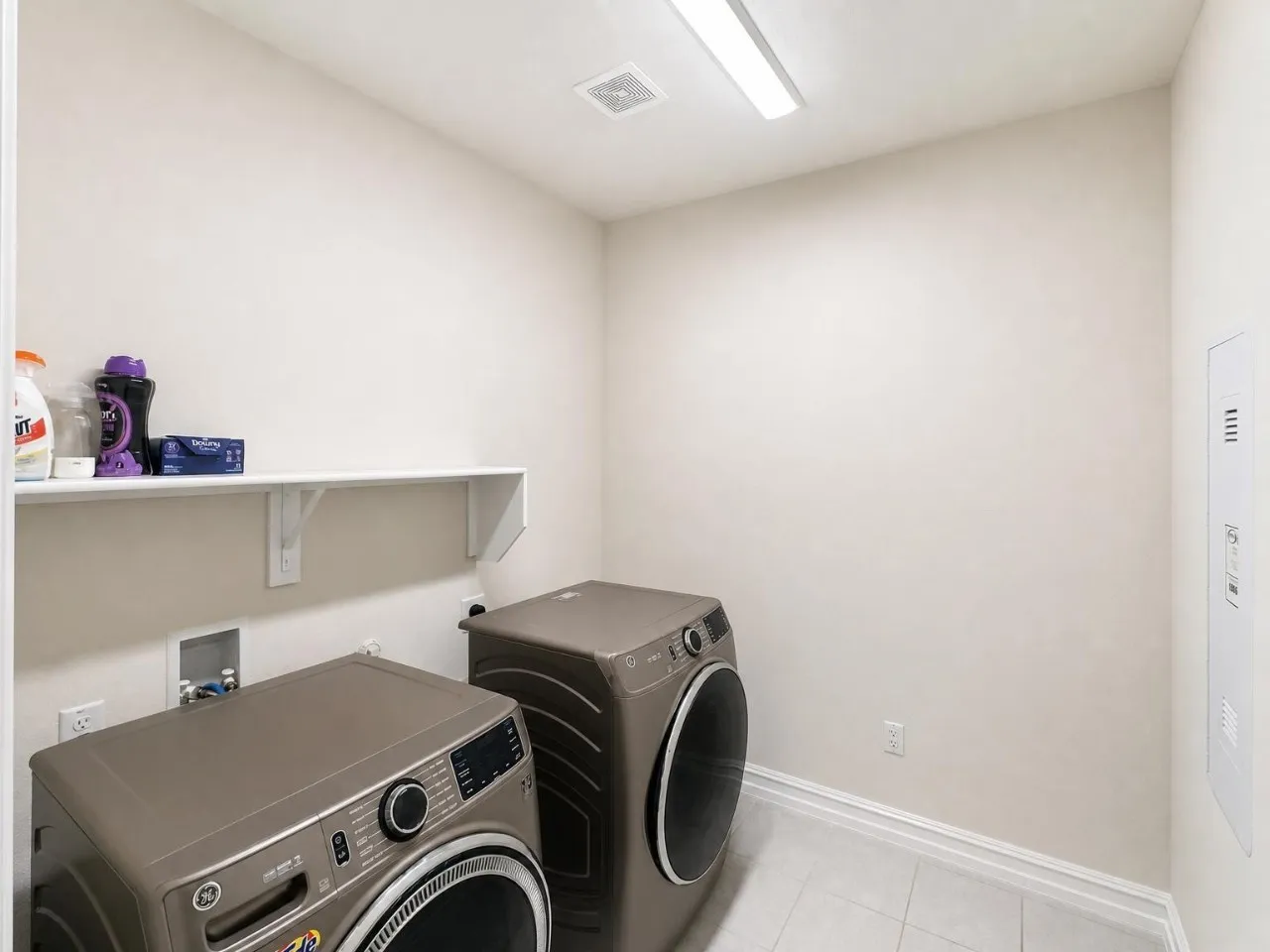 Single Family Residence For Rent in Denton County , 2812 Ranger Lane, Aubrey, Texas 76227, 3 Bedroom, 2 Bathroom, 2 Garage spaces, 2,154 Sqft, built in 2021, mls#21388118, Real Estate Agent in Aubrey, Homes For Rent in Denton county, Homes For Rent in Aubrey, Realtor in Aubrey Texas, Real Estate Brokerage Independent Realty Texas, Luminita Cordes Realtor