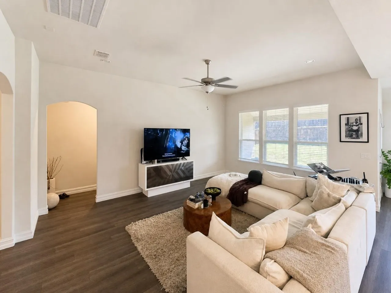 Single Family Residence For Rent in Denton County , 2812 Ranger Lane, Aubrey, Texas 76227, 3 Bedroom, 2 Bathroom, 2 Garage spaces, 2,154 Sqft, built in 2021, mls#21388118, Real Estate Agent in Aubrey, Homes For Rent in Denton county, Homes For Rent in Aubrey, Realtor in Aubrey Texas, Real Estate Brokerage Independent Realty Texas, Luminita Cordes Realtor
