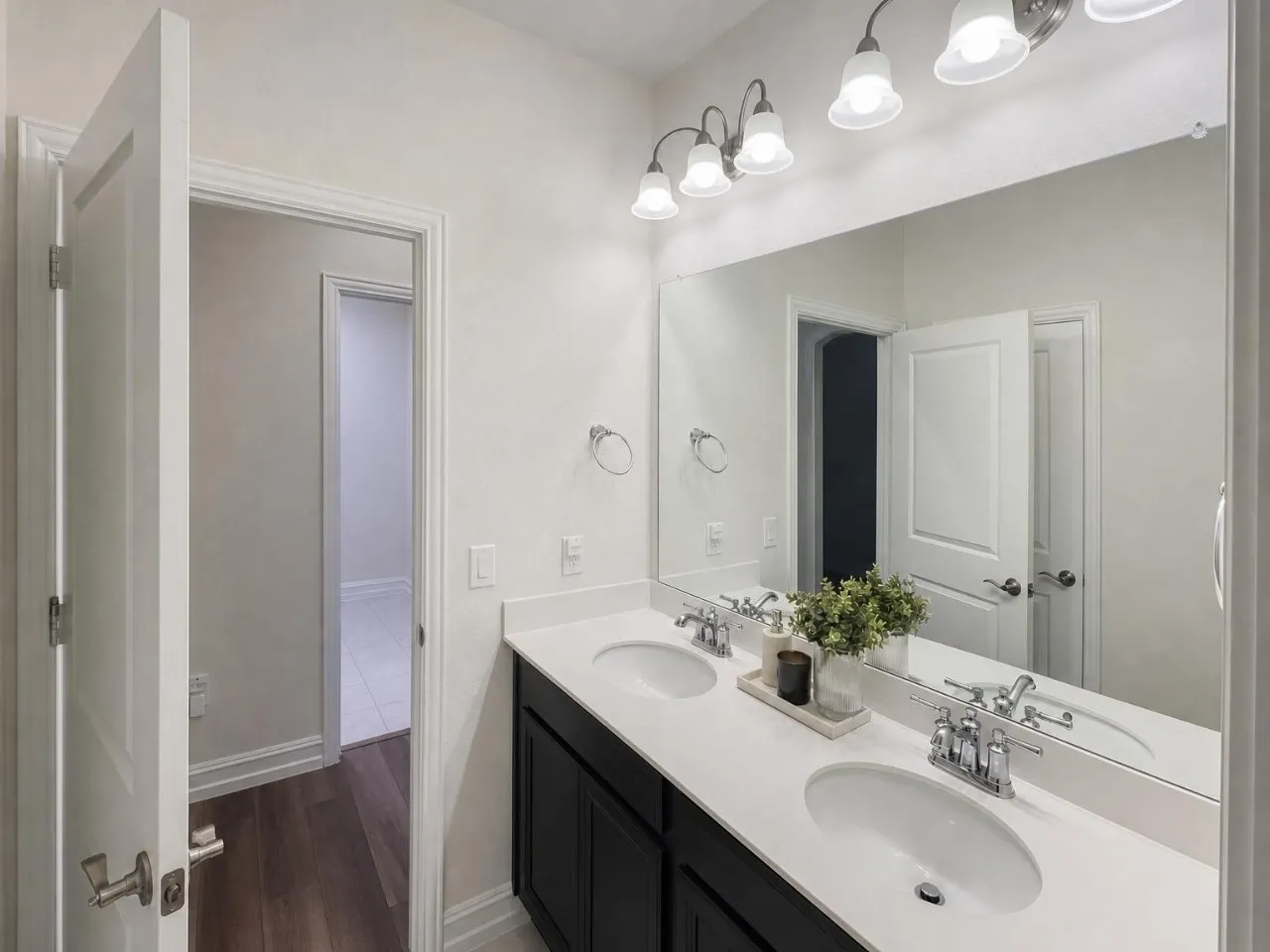 Single Family Residence For Rent in Denton County , 2812 Ranger Lane, Aubrey, Texas 76227, 3 Bedroom, 2 Bathroom, 2 Garage spaces, 2,154 Sqft, built in 2021, mls#21388118, Real Estate Agent in Aubrey, Homes For Rent in Denton county, Homes For Rent in Aubrey, Realtor in Aubrey Texas, Real Estate Brokerage Independent Realty Texas, Luminita Cordes Realtor