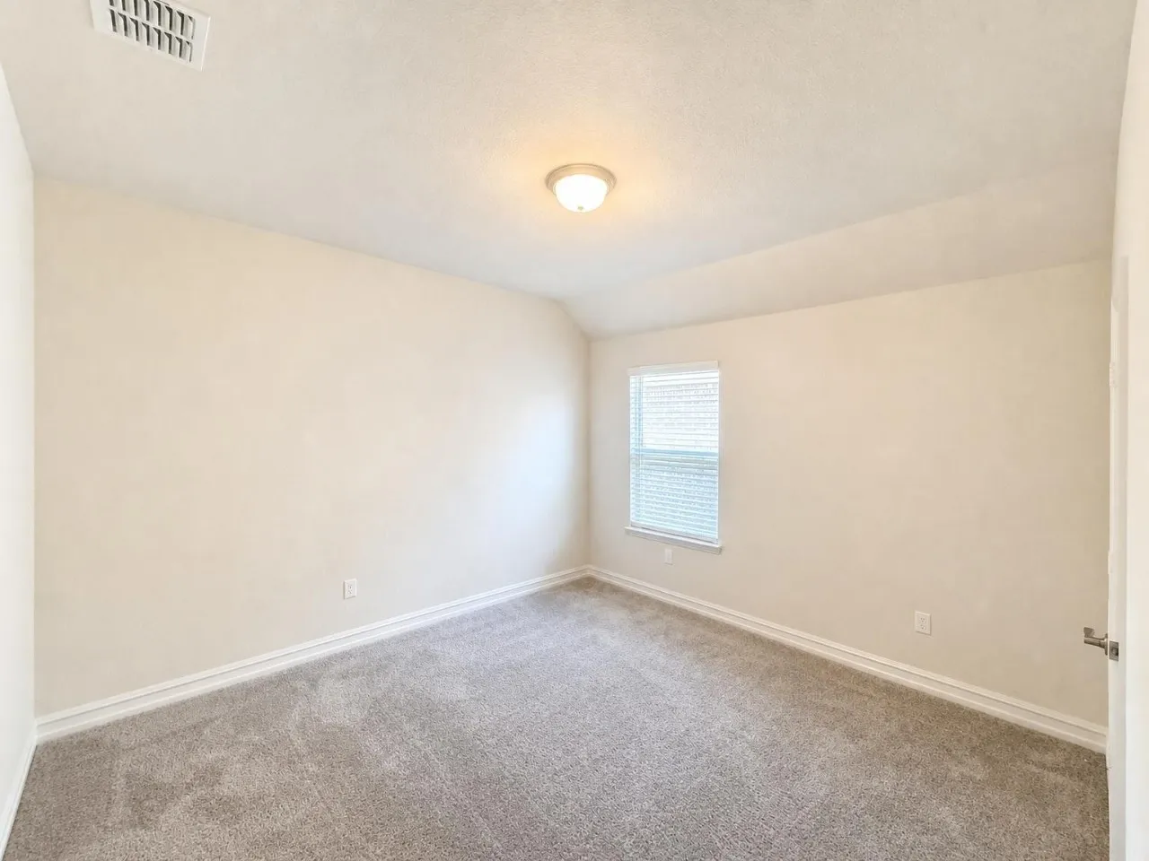 Single Family Residence For Rent in Denton County , 2812 Ranger Lane, Aubrey, Texas 76227, 3 Bedroom, 2 Bathroom, 2 Garage spaces, 2,154 Sqft, built in 2021, mls#21388118, Real Estate Agent in Aubrey, Homes For Rent in Denton county, Homes For Rent in Aubrey, Realtor in Aubrey Texas, Real Estate Brokerage Independent Realty Texas, Luminita Cordes Realtor