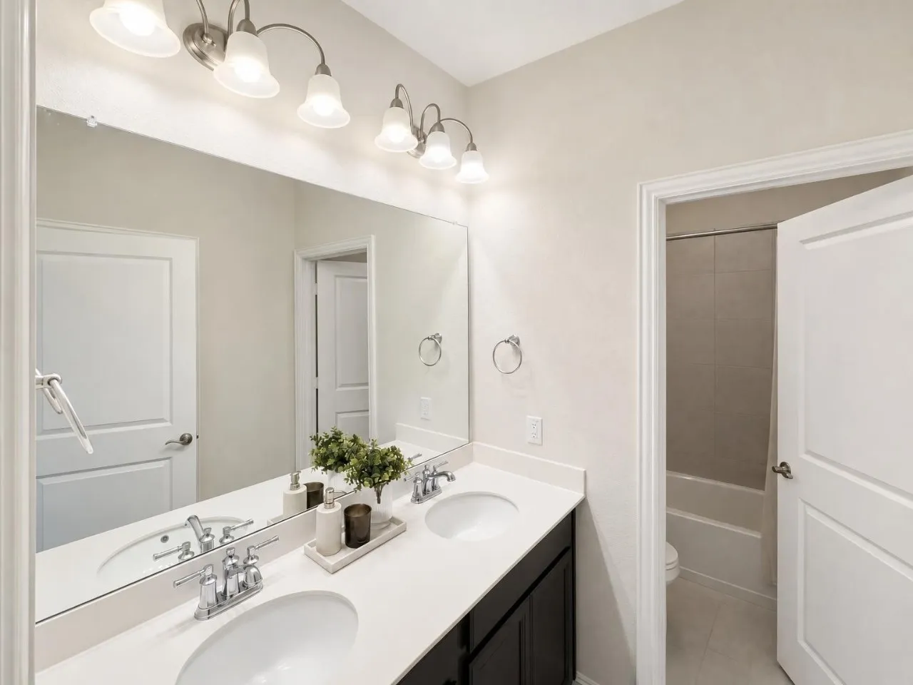 Single Family Residence For Rent in Denton County , 2812 Ranger Lane, Aubrey, Texas 76227, 3 Bedroom, 2 Bathroom, 2 Garage spaces, 2,154 Sqft, built in 2021, mls#21388118, Real Estate Agent in Aubrey, Homes For Rent in Denton county, Homes For Rent in Aubrey, Realtor in Aubrey Texas, Real Estate Brokerage Independent Realty Texas, Luminita Cordes Realtor