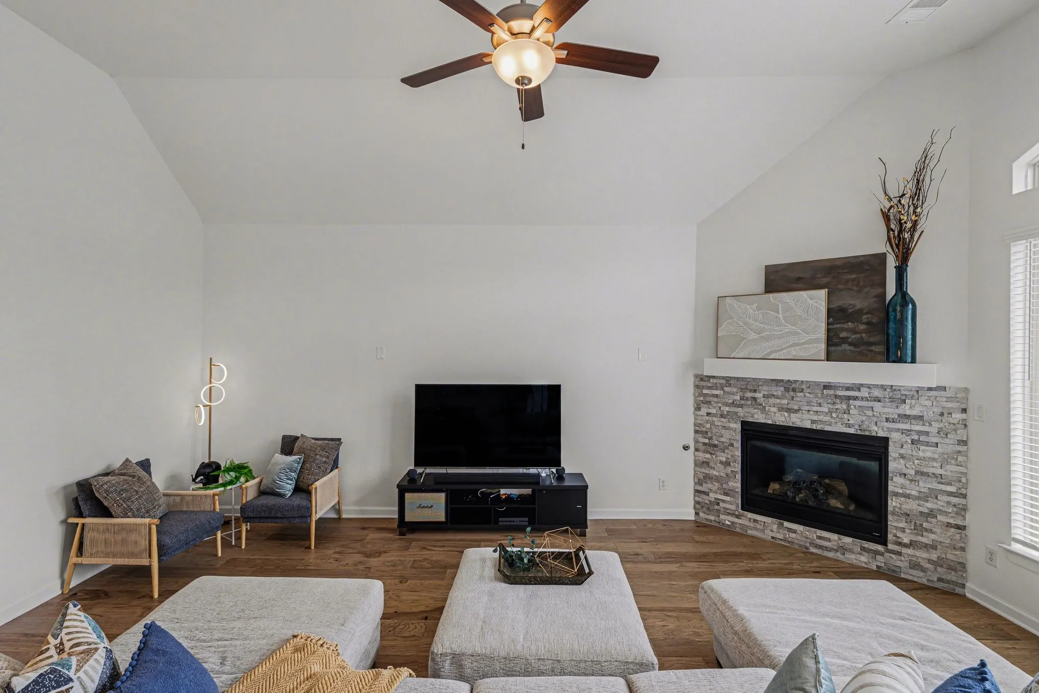 Single Family Residence For Sale in Denton County , 16417 Sunnyland Drive, Celina, Texas 75009, 4 Bedroom, 3 Bathroom, 2 Garage spaces, 3,494 Sqft, built in 2022, mls#21388092, Real Estate Agent in Celina, Homes For Sale in Denton county, Homes For Sale in Celina, Realtor in Celina Texas, Real Estate Brokerage Independent Realty Texas, Luminita Cordes Realtor