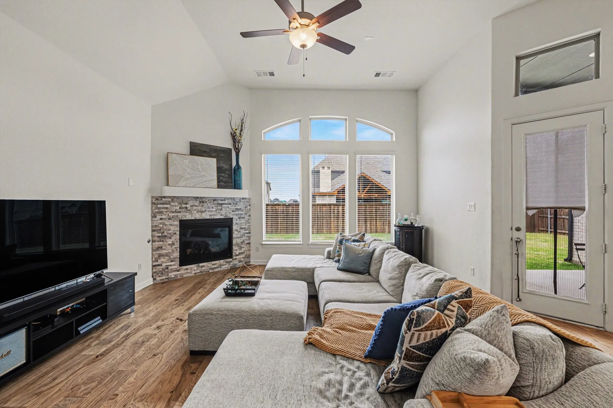 Single Family Residence For Sale in Denton County , 16417 Sunnyland Drive, Celina, Texas 75009, 4 Bedroom, 3 Bathroom, 2 Garage spaces, 3,494 Sqft, built in 2022, mls#21388092, Real Estate Agent in Celina, Homes For Sale in Denton county, Homes For Sale in Celina, Realtor in Celina Texas, Real Estate Brokerage Independent Realty Texas, Luminita Cordes Realtor