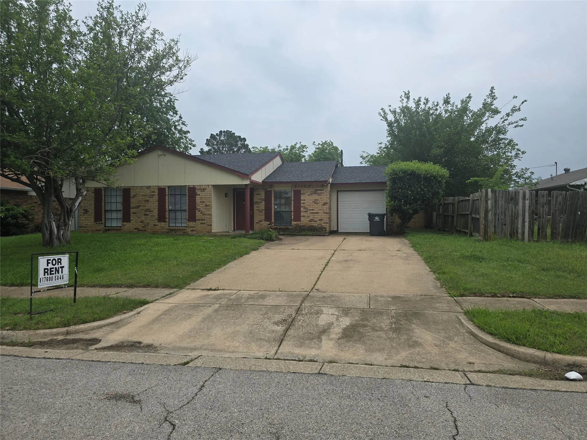 Single Family Residence For Rent in Tarrant County , 820 Lawndale Drive, Arlington, Texas 76017, 3 Bedroom, 2 Bathroom, 1 Garage spaces, 1,249 Sqft, built in 1980, mls#21388127, Real Estate Agent in Arlington, Homes For Rent in Tarrant county, Homes For Rent in Arlington, Realtor in Arlington Texas, Real Estate Brokerage Independent Realty Texas, Luminita Cordes Realtor
