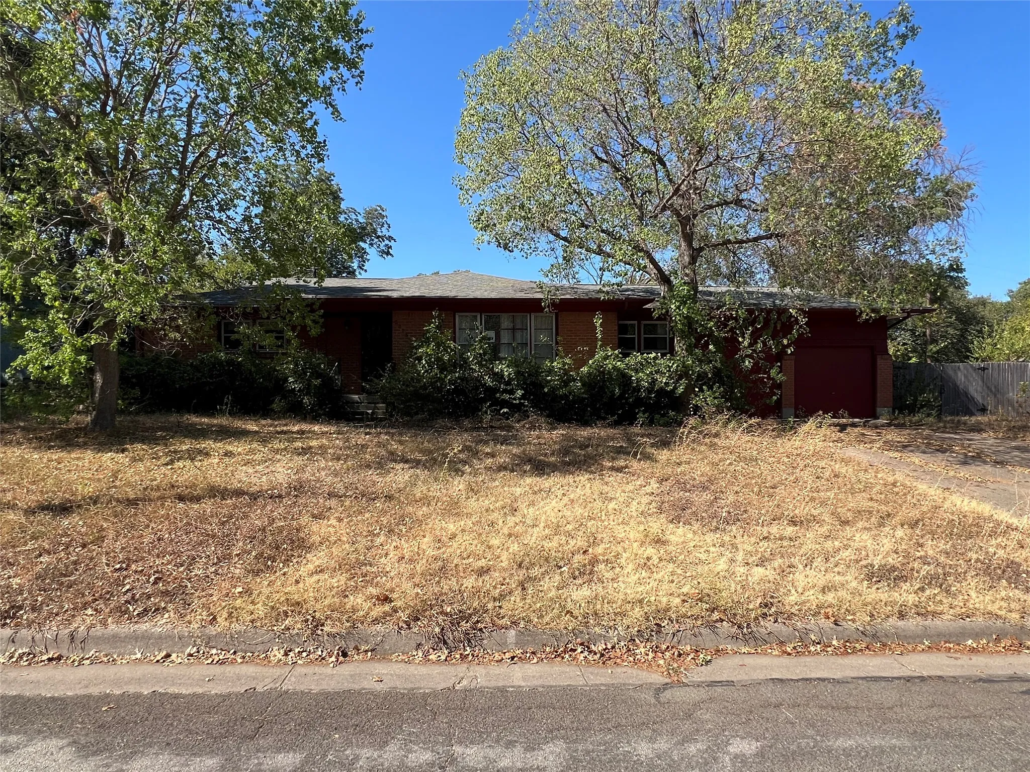 Single Family Residence For Sale in Tarrant County , 3825 Cornish Avenue, Fort Worth, Texas 76133, 3 Bedroom, 2 Bathroom, 2 Garage spaces, 1,765 Sqft, built in 1953, mls#21387444, Real Estate Agent in Fort Worth, Homes For Sale in Tarrant county, Homes For Sale in Fort Worth, Realtor in Fort Worth Texas, Real Estate Brokerage Independent Realty Texas, Luminita Cordes Realtor