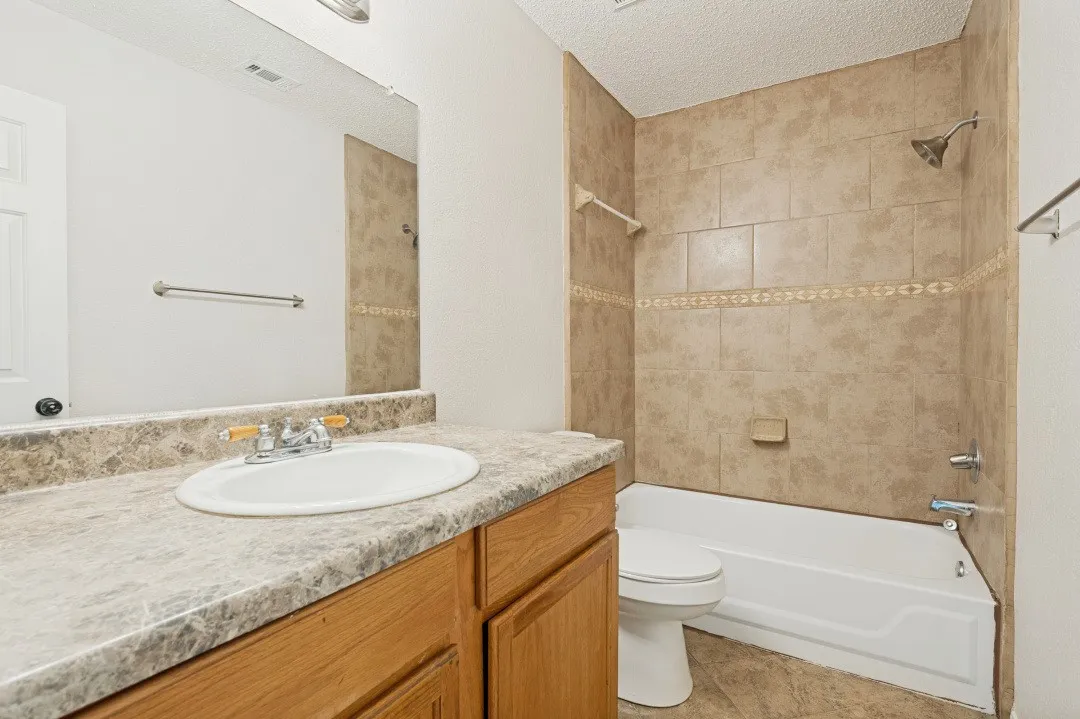Single Family Residence For Rent in Dallas County , 417 Channel View Terrace, De Soto, Texas 75115, 4 Bedroom, 2 Bathroom, 2 Garage spaces, 2,035 Sqft, built in 1991, mls#21387377, Real Estate Agent in De Soto, Homes For Rent in Dallas county, Homes For Rent in De Soto, Realtor in De Soto Texas, Real Estate Brokerage Independent Realty Texas, Luminita Cordes Realtor