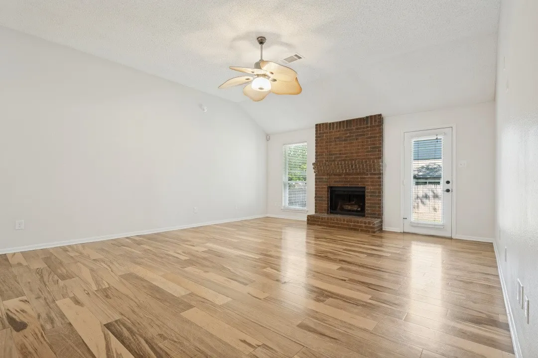 Single Family Residence For Rent in Dallas County , 417 Channel View Terrace, De Soto, Texas 75115, 4 Bedroom, 2 Bathroom, 2 Garage spaces, 2,035 Sqft, built in 1991, mls#21387377, Real Estate Agent in De Soto, Homes For Rent in Dallas county, Homes For Rent in De Soto, Realtor in De Soto Texas, Real Estate Brokerage Independent Realty Texas, Luminita Cordes Realtor